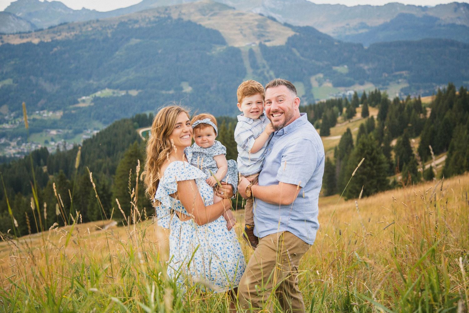 Family photographer in morzine. Natural style family photographer based in Morzine. Family photography session in Les Gets and Morzine.