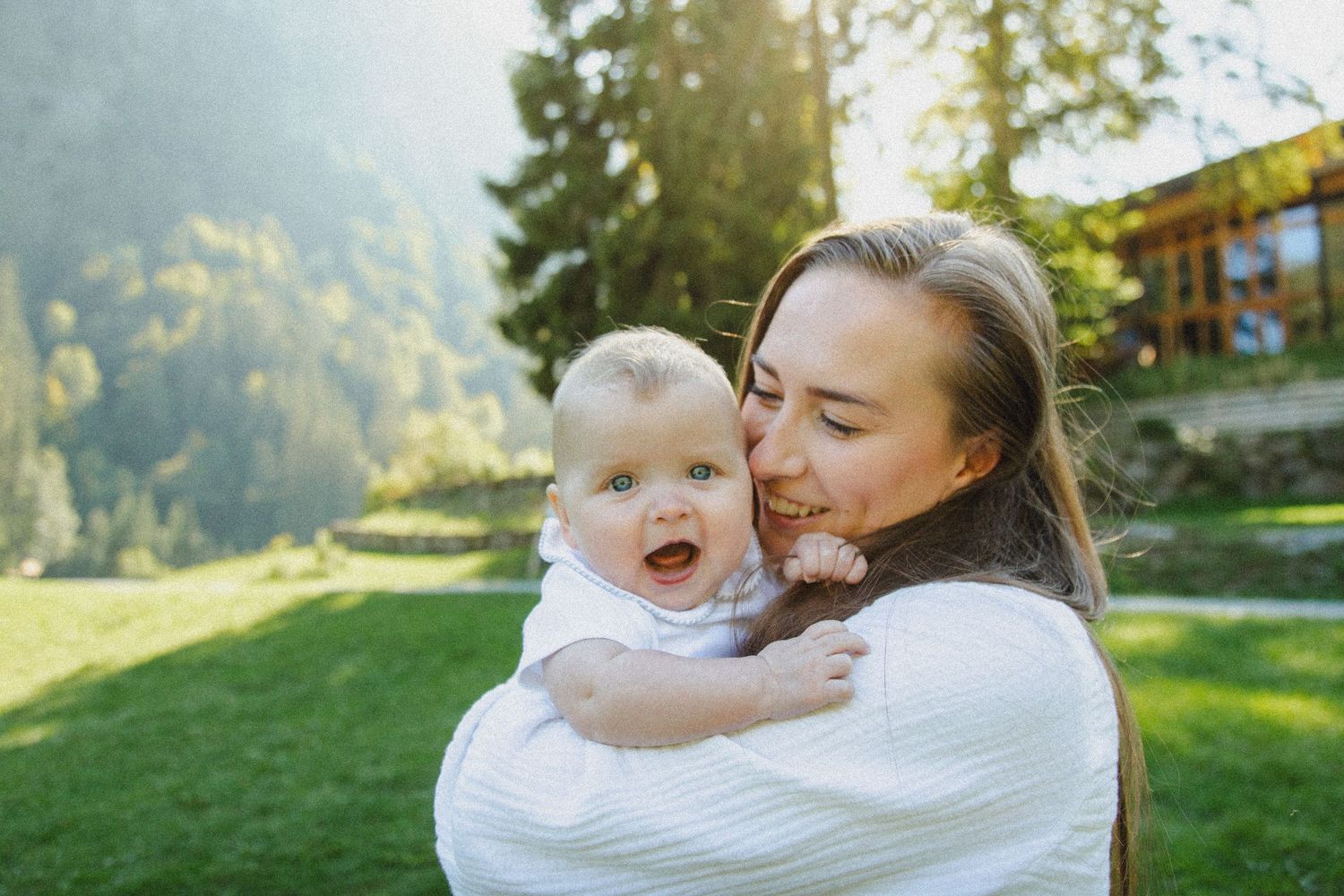 Outdoor family photography session with a mountain backdrop. Captured by Morzine Family photographer. Natural family portraits in morzine