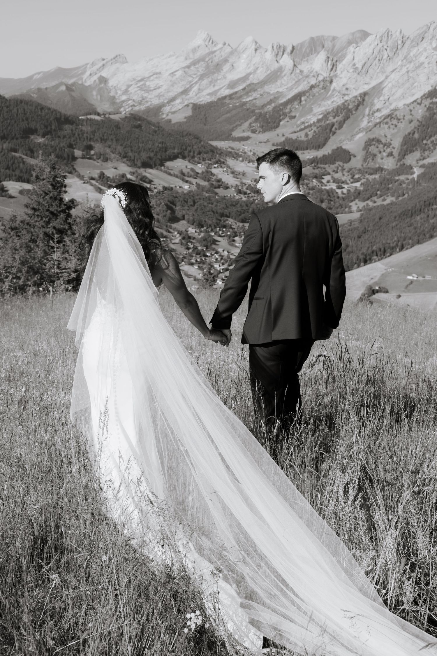 Morzine Wedding Photographer captures epic wedding photos in La Clusaz Wedding venue. French Mountain Wedding photographer. Outdoor Brides