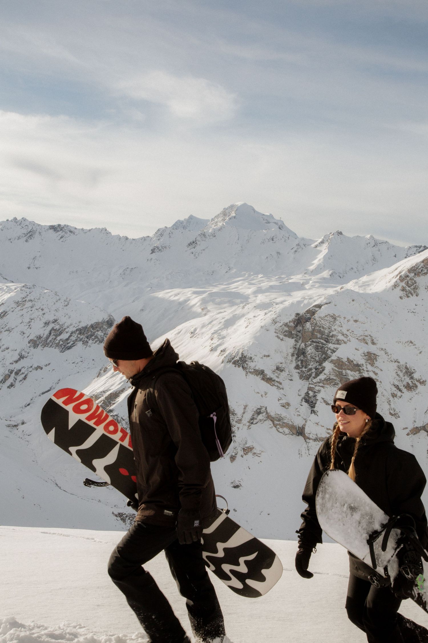 Snowy couples photography Val d'Isere wedding photography val d'isere elopement photographer wedding in Val d'Isere. Candid winter wedding