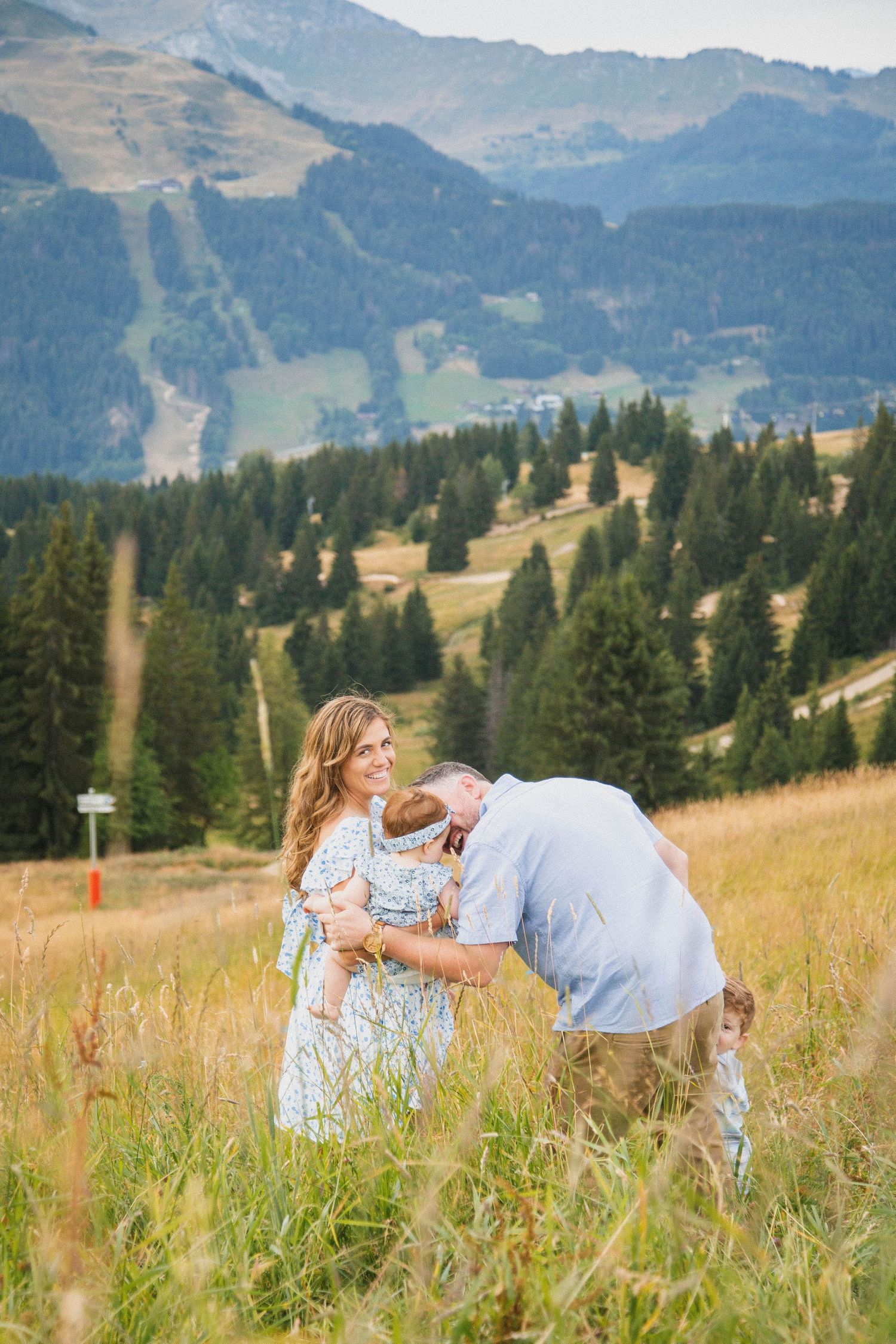 Family photographer in morzine. Natural style family photographer based in Morzine. Family photography session in Les Gets and Morzine.