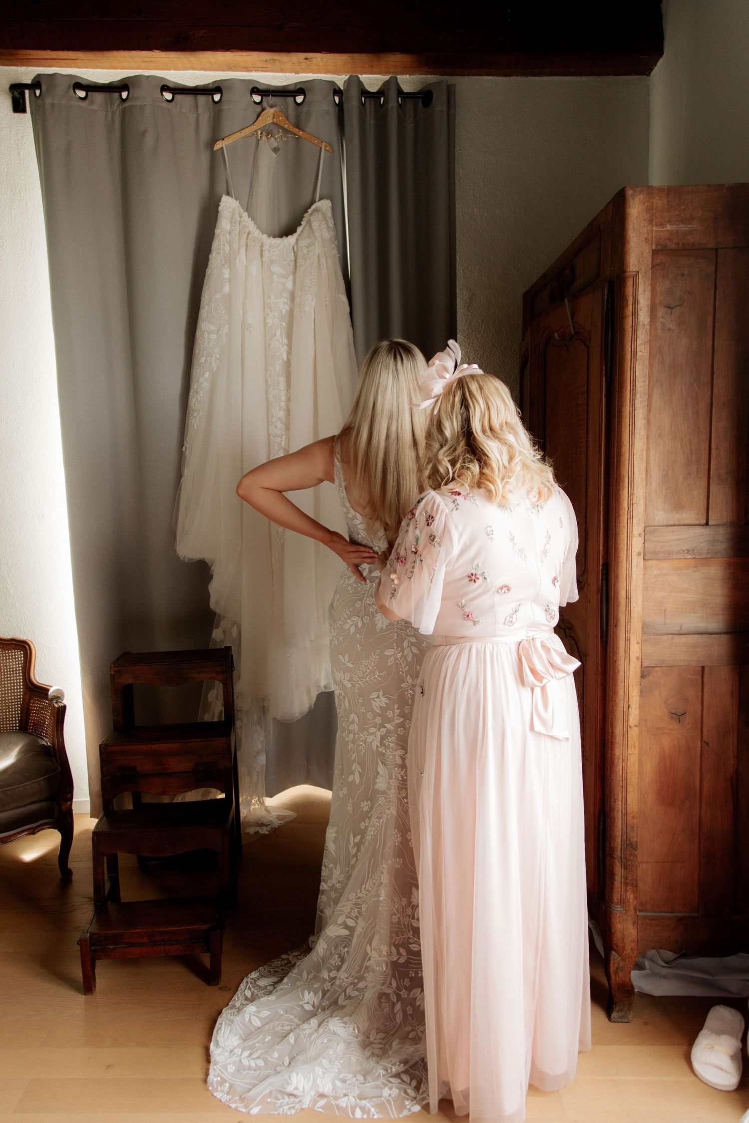 Annecy Wedding photographer captures adventure wedding and real emotion on Lake Annecy in France. Candid & timeless documentary style.