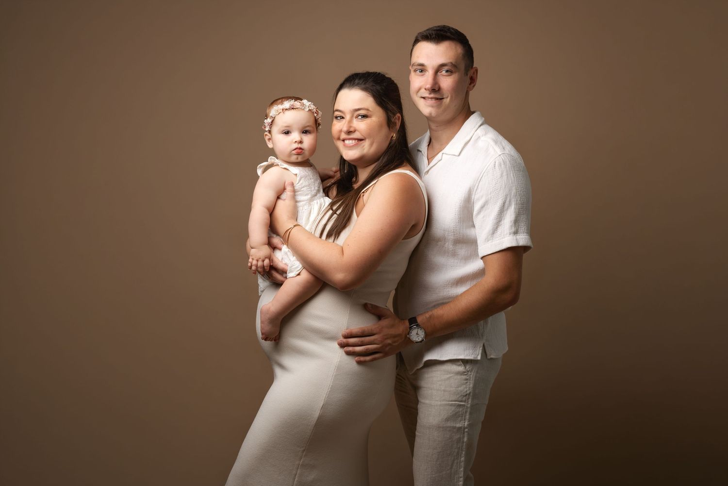 Photographe grossesse, naissance, famille. Studio situé à Chavanoz, en Nord-Isère, proche de Lyon et de Bourgoin-Jallieu