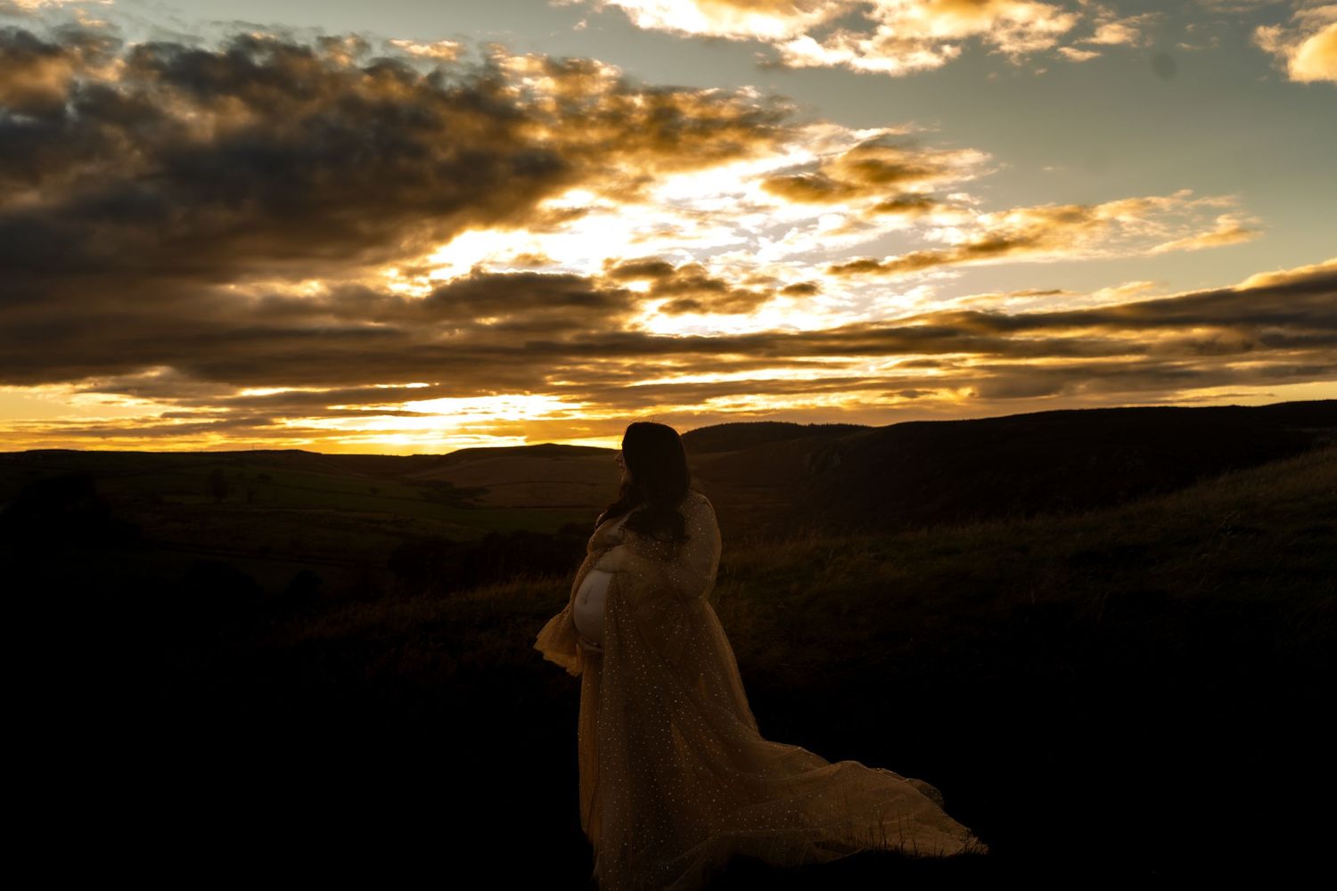 Outdoor maternity photo near Shotts, mum-to-be photographed at sunset.