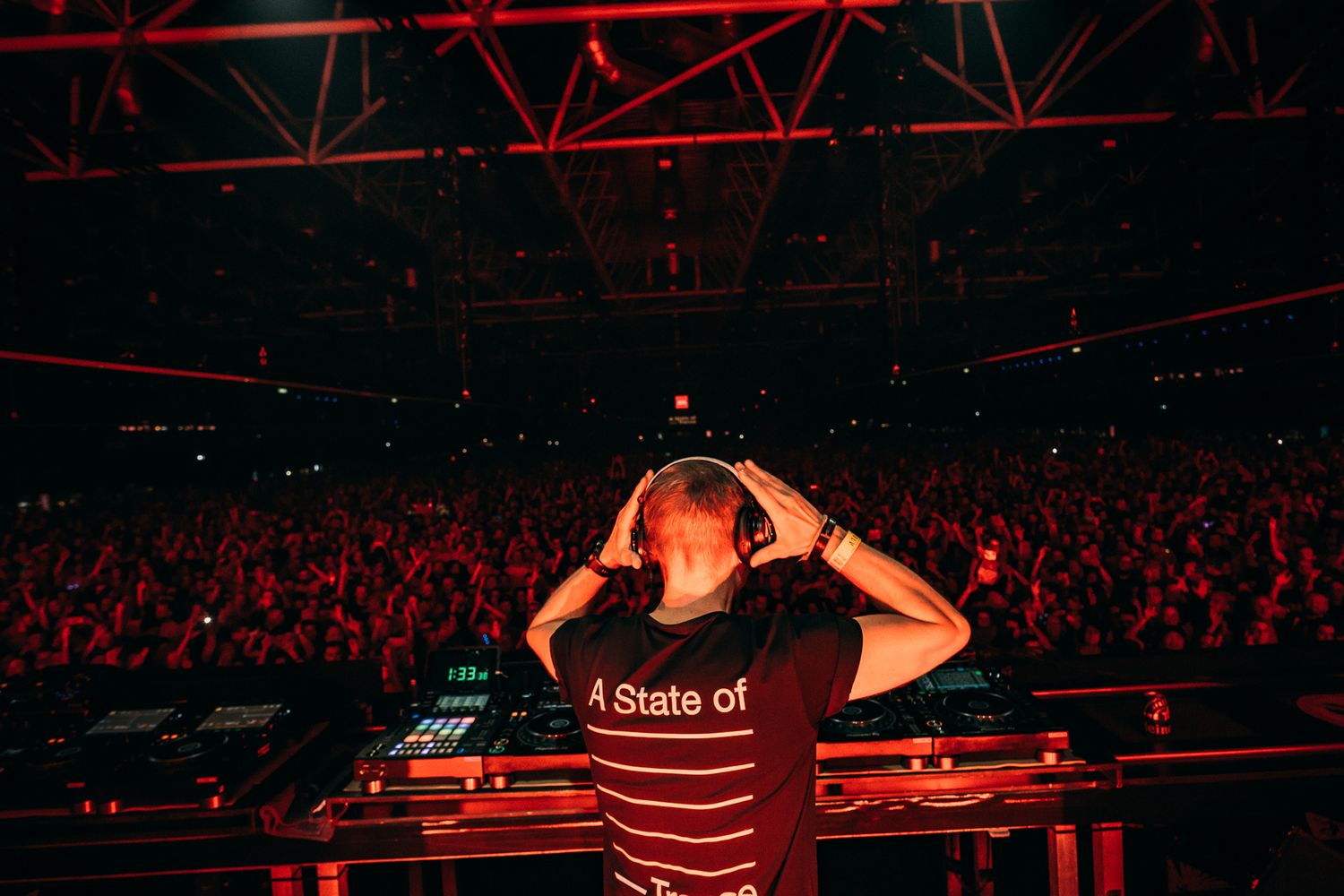 elektronische muziek rave sfeer Bradamedia festivalreportage nachtelijke sfeer