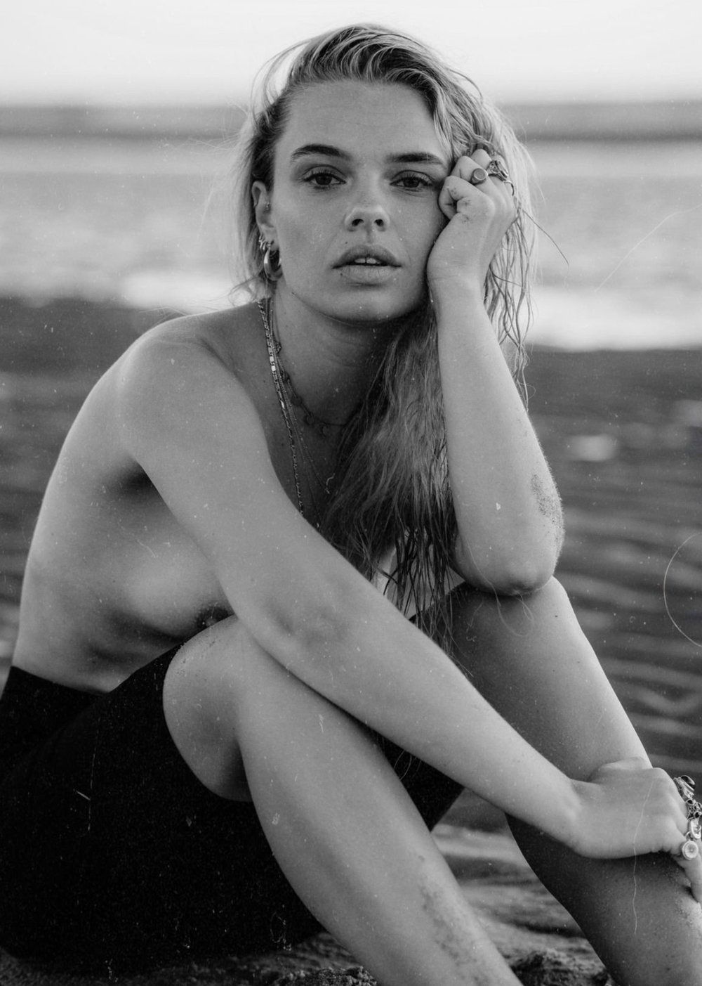 portret  strand bradamedia zwartwit shoot