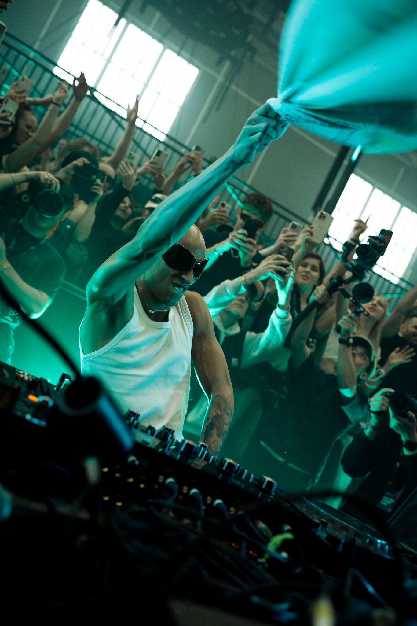 rave atmosphere intense performance Bradamedia nightlife feeling fashion-forward look
