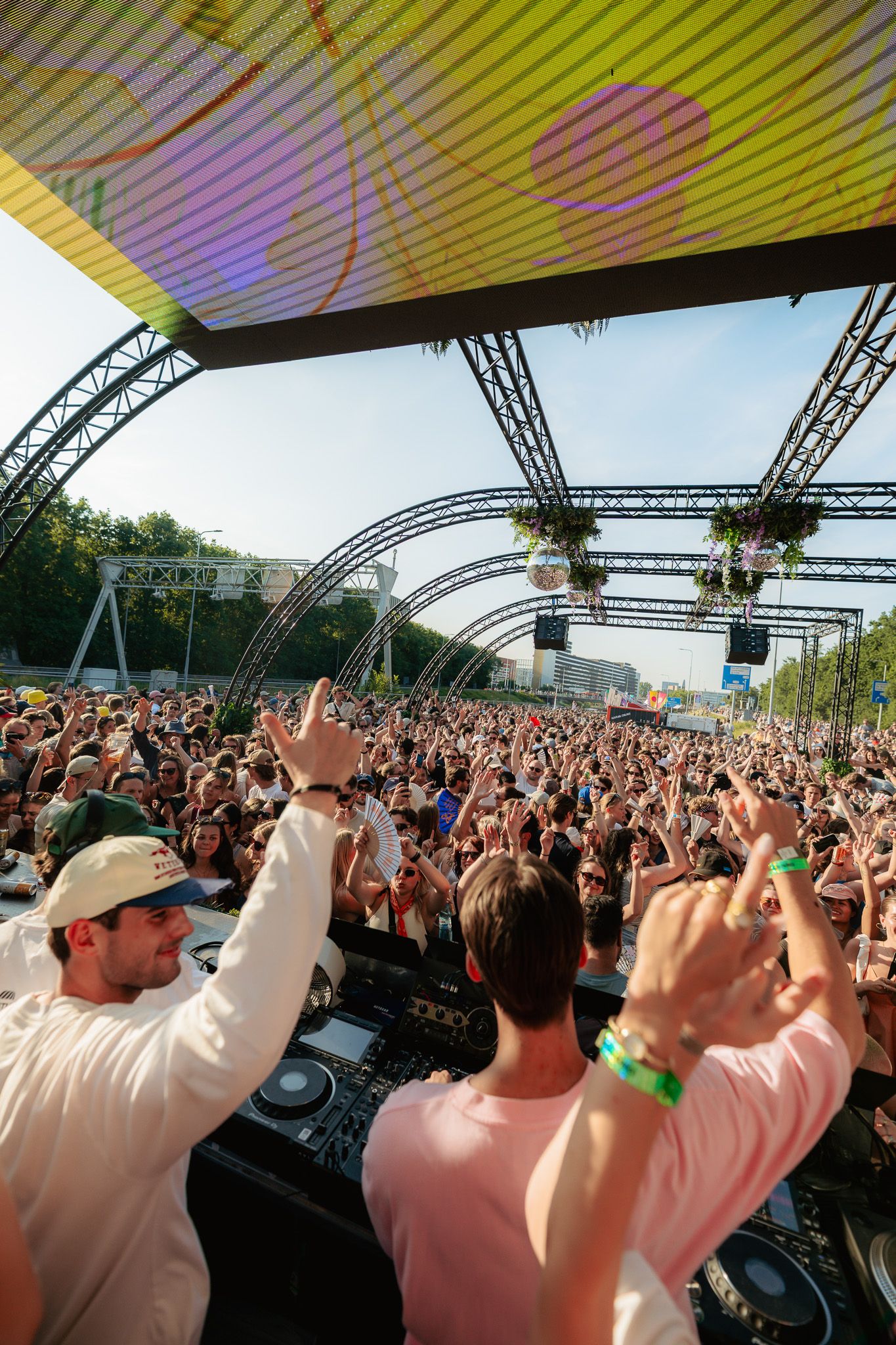 Amsterdam stadsfestival urban culture Bradamedia crowd moments openlucht podium