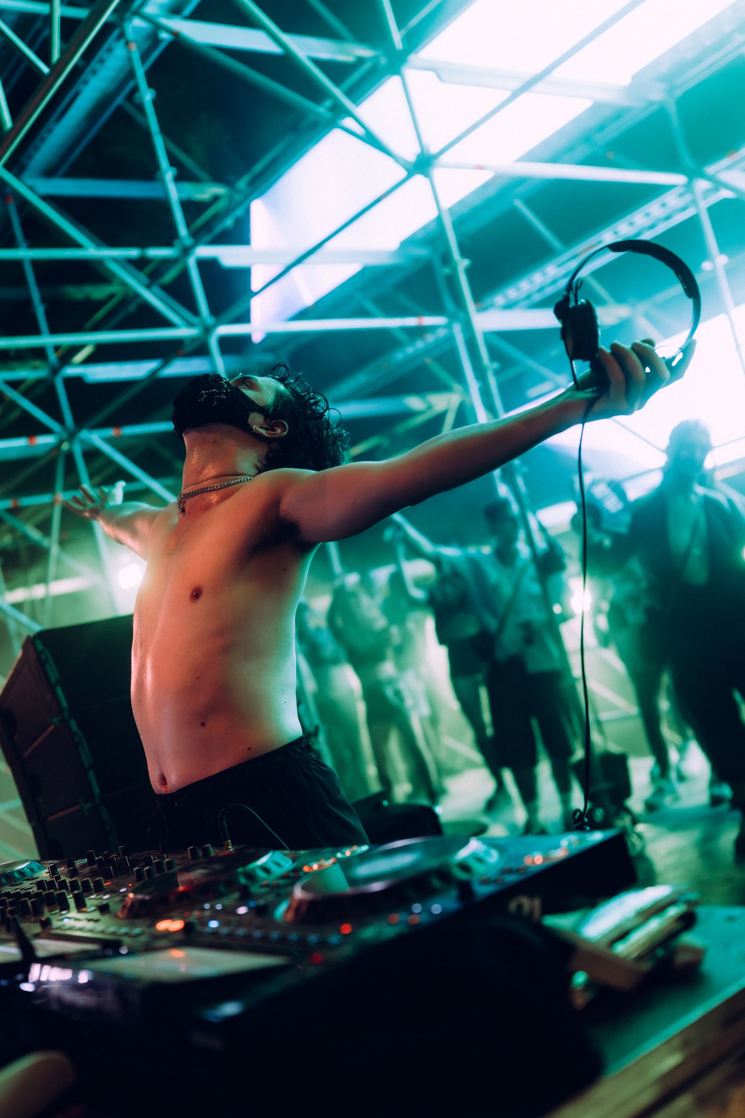 rave sfeer nachtelijke sfeer Bradamedia laser show immersive experience