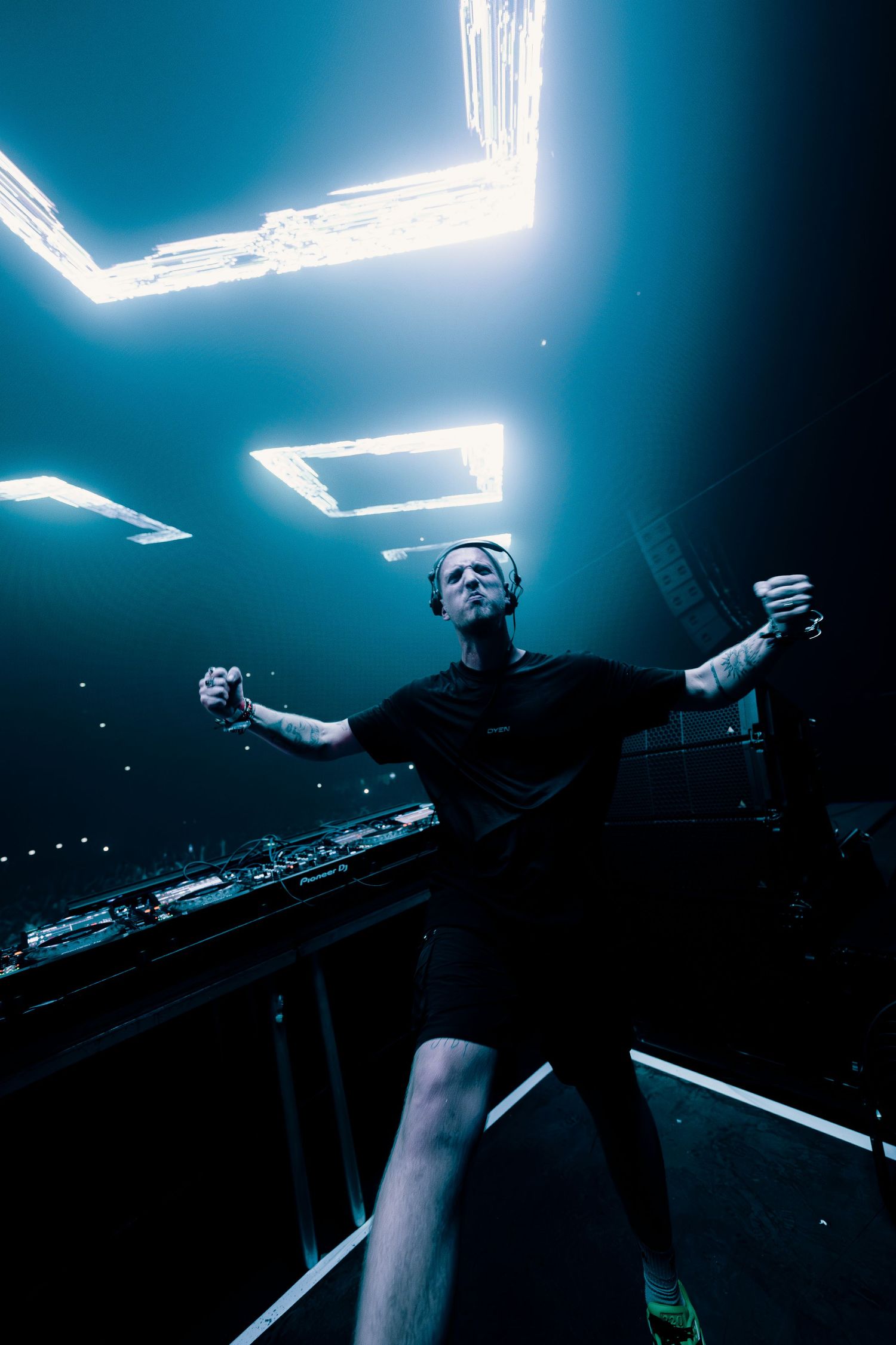Bradamedia crowd energy nightlife fotografie techno community rave registratie