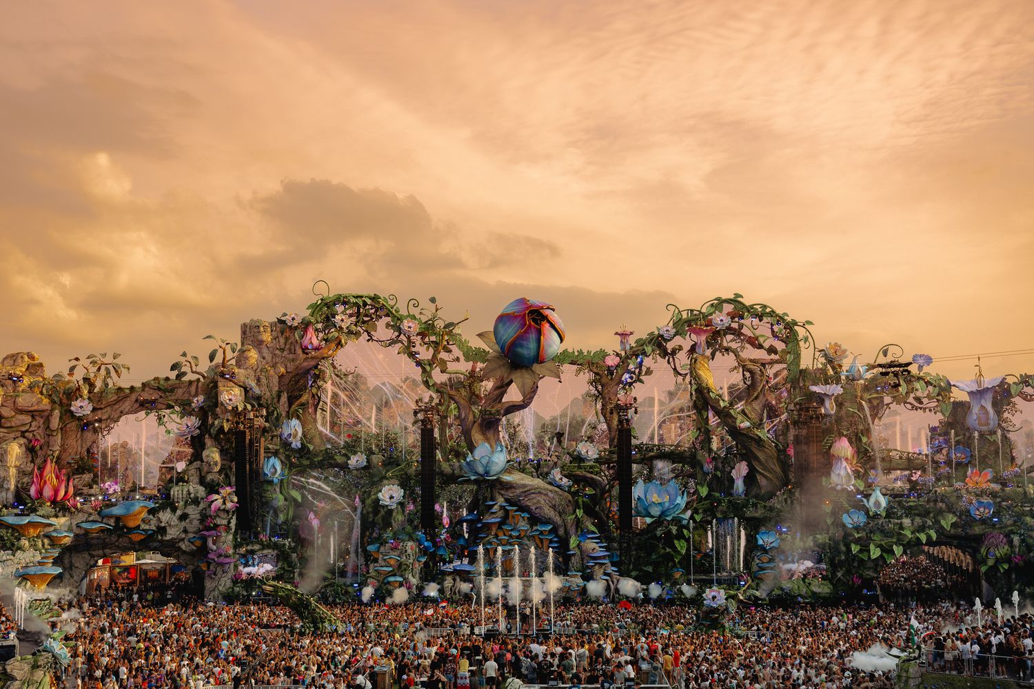 Bradamedia boom belgië tomorrowland mainstage elektronische muziek laserlichtshow