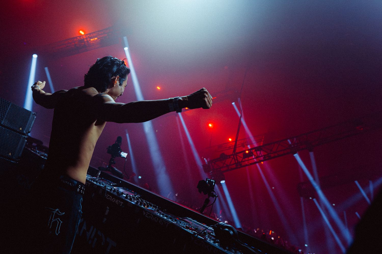 Winson rave event festivalfotografie Bradamedia stage lighting lasershow