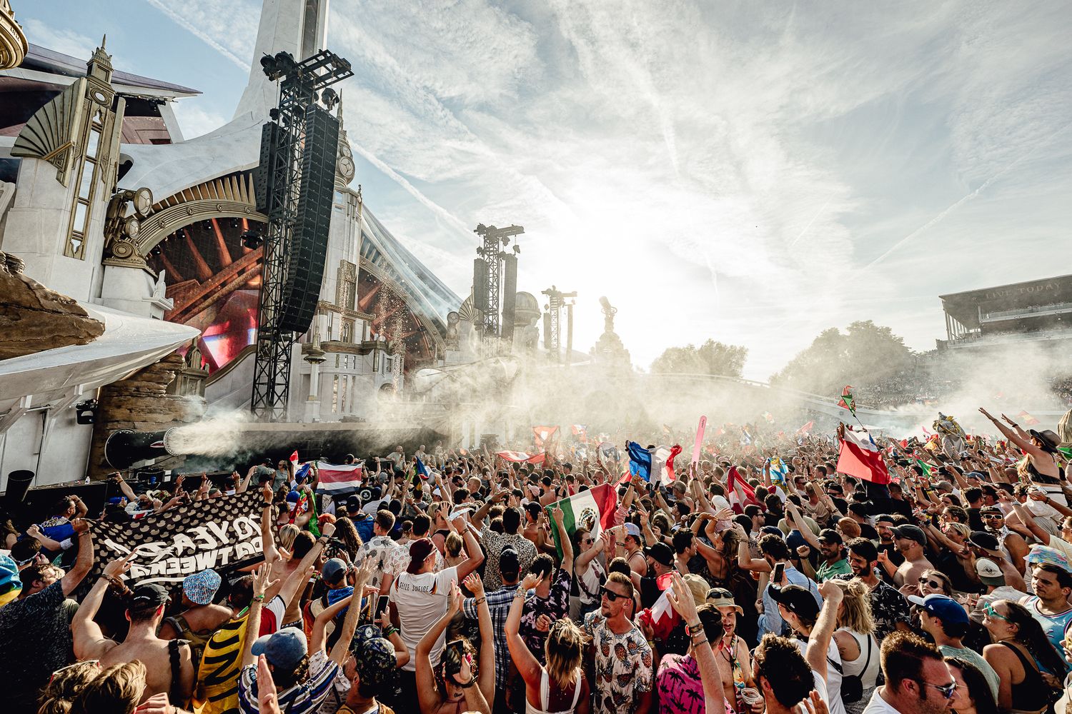 Bradamedia immersive lighting edm fotografie crowdfotografie festivalregistratie laserlichtshow