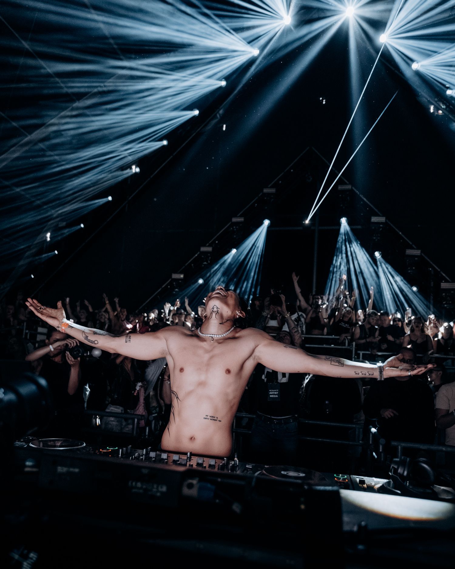 live optreden festivalreportage Bradamedia crowd energy artiestenfotografie
