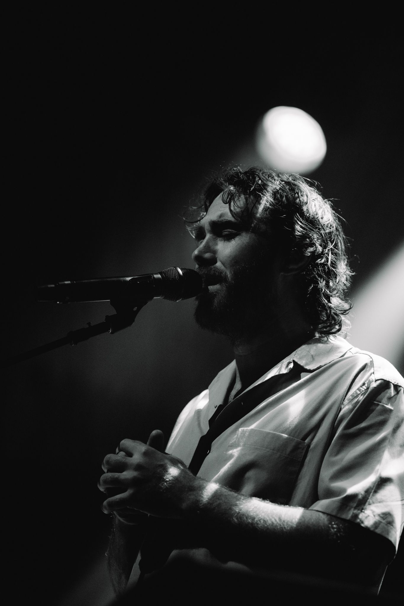 Bradamedia Matt Corby live concert podium artiest