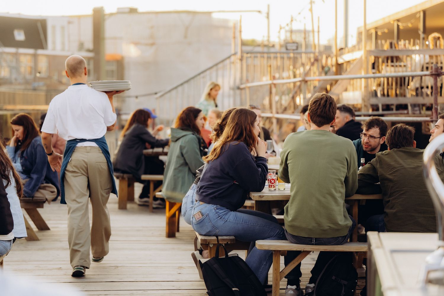 dakterras eten zonsondergang horeca rotterdam bradamedia