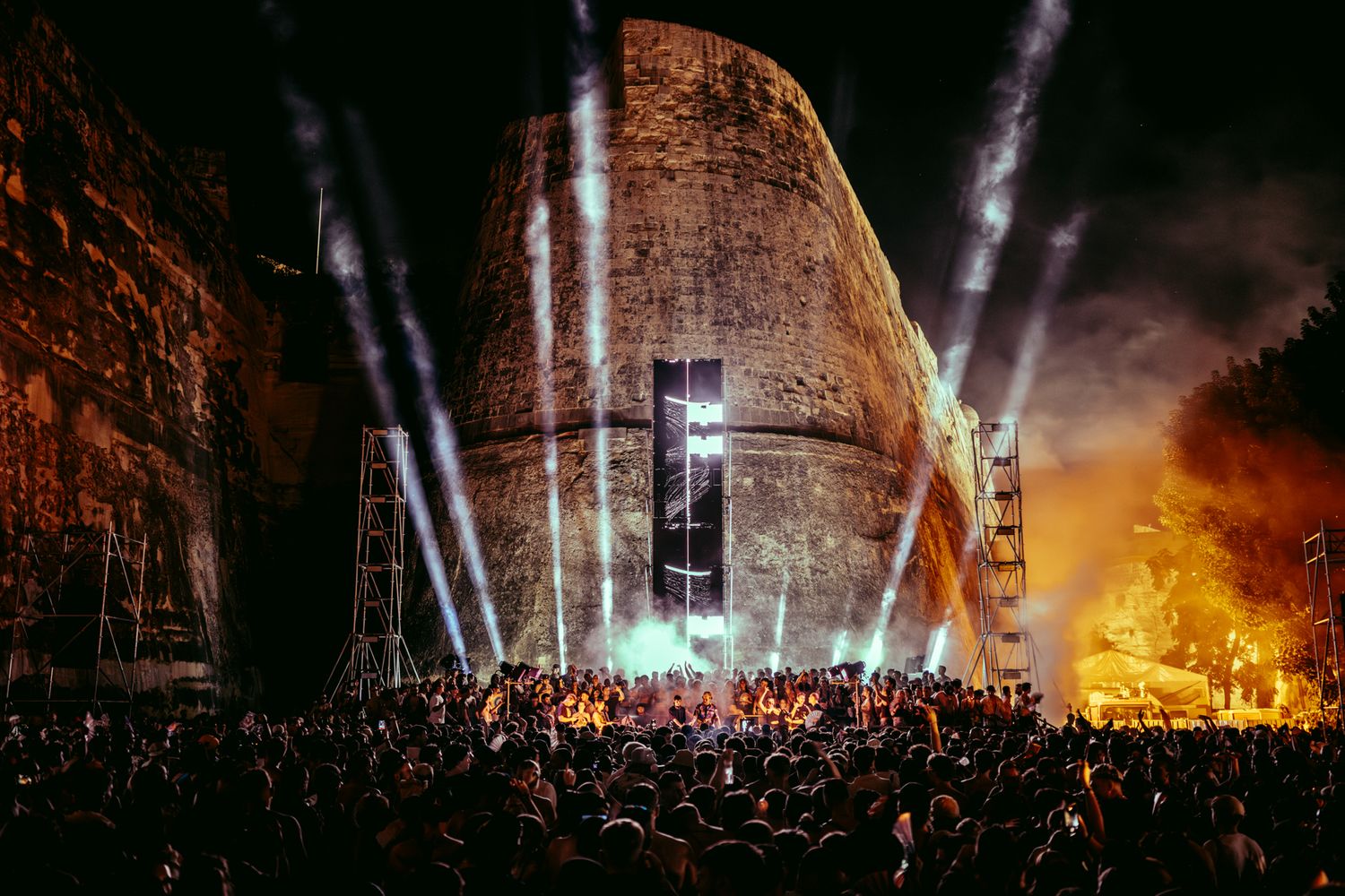festival vibes Bradamedia eventfotografie creative festivalshots mainstage visuals