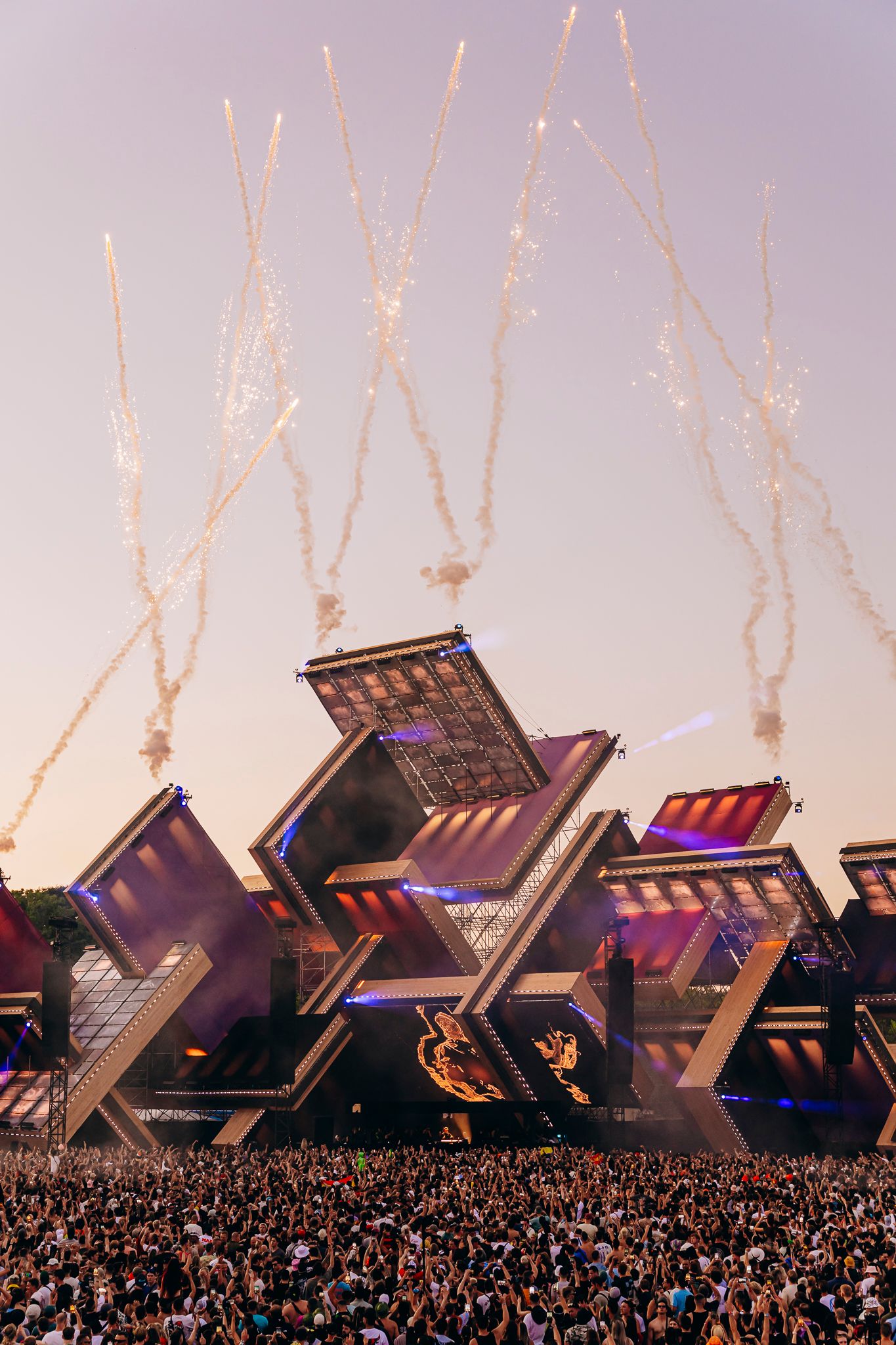 mainstage visuals artist spotlight Bradamedia EDM community high-resolution imagery