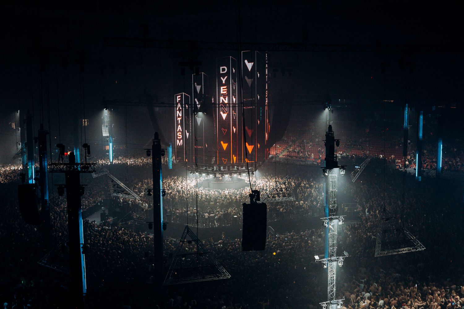electronic music event experience Bradamedia live show festival content