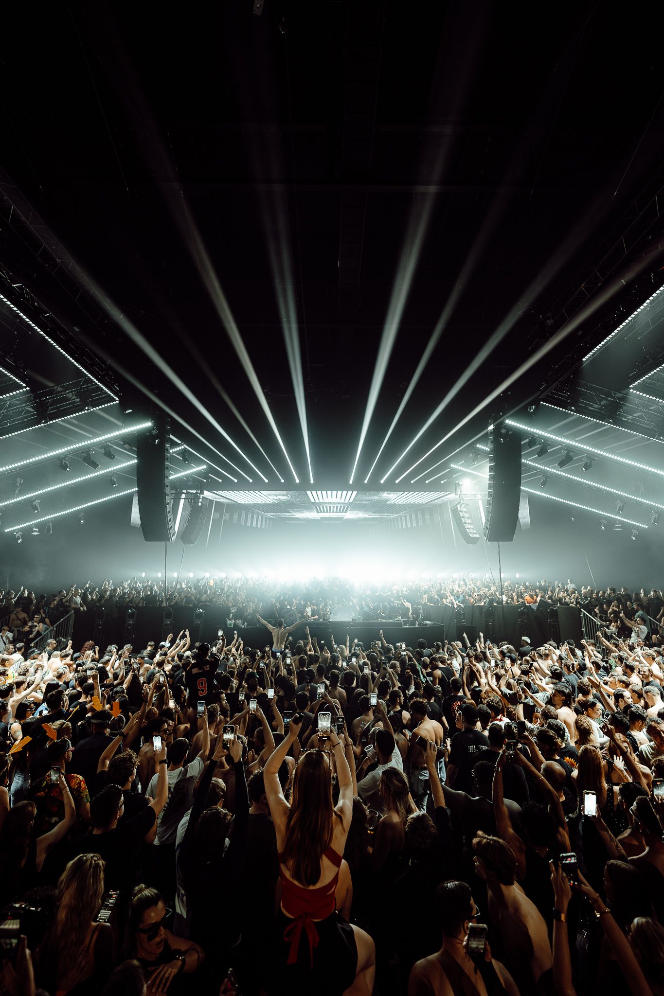 verknipt ade bradamedia hardtechno rave