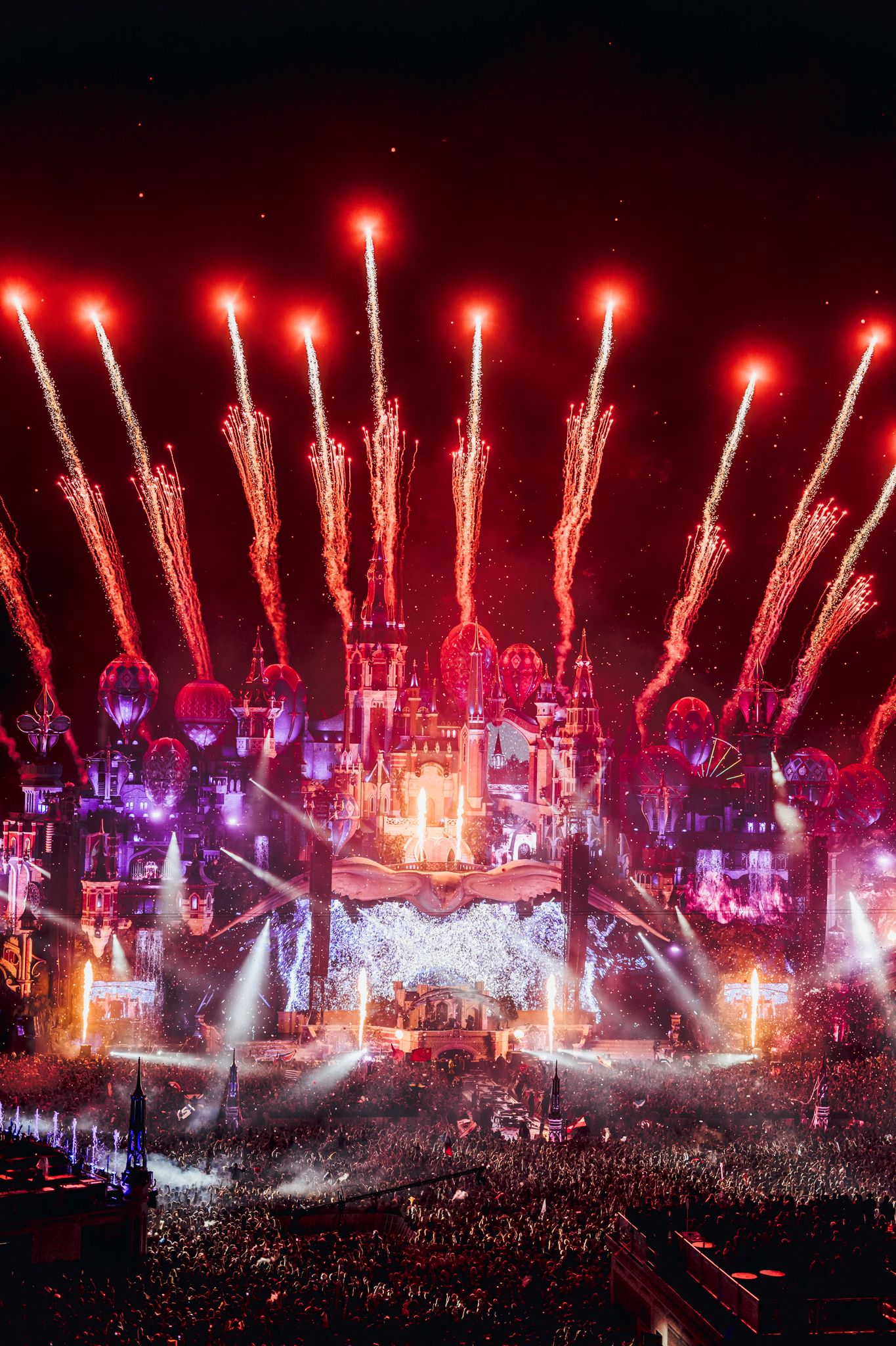 Bradamedia dance muziek night­time festival festivalreportage pyroshows