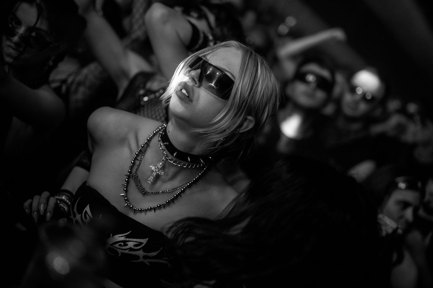 Bradamedia nachtclubfotografie stroboscooplichten laserprojecties minimal techno hardtechno