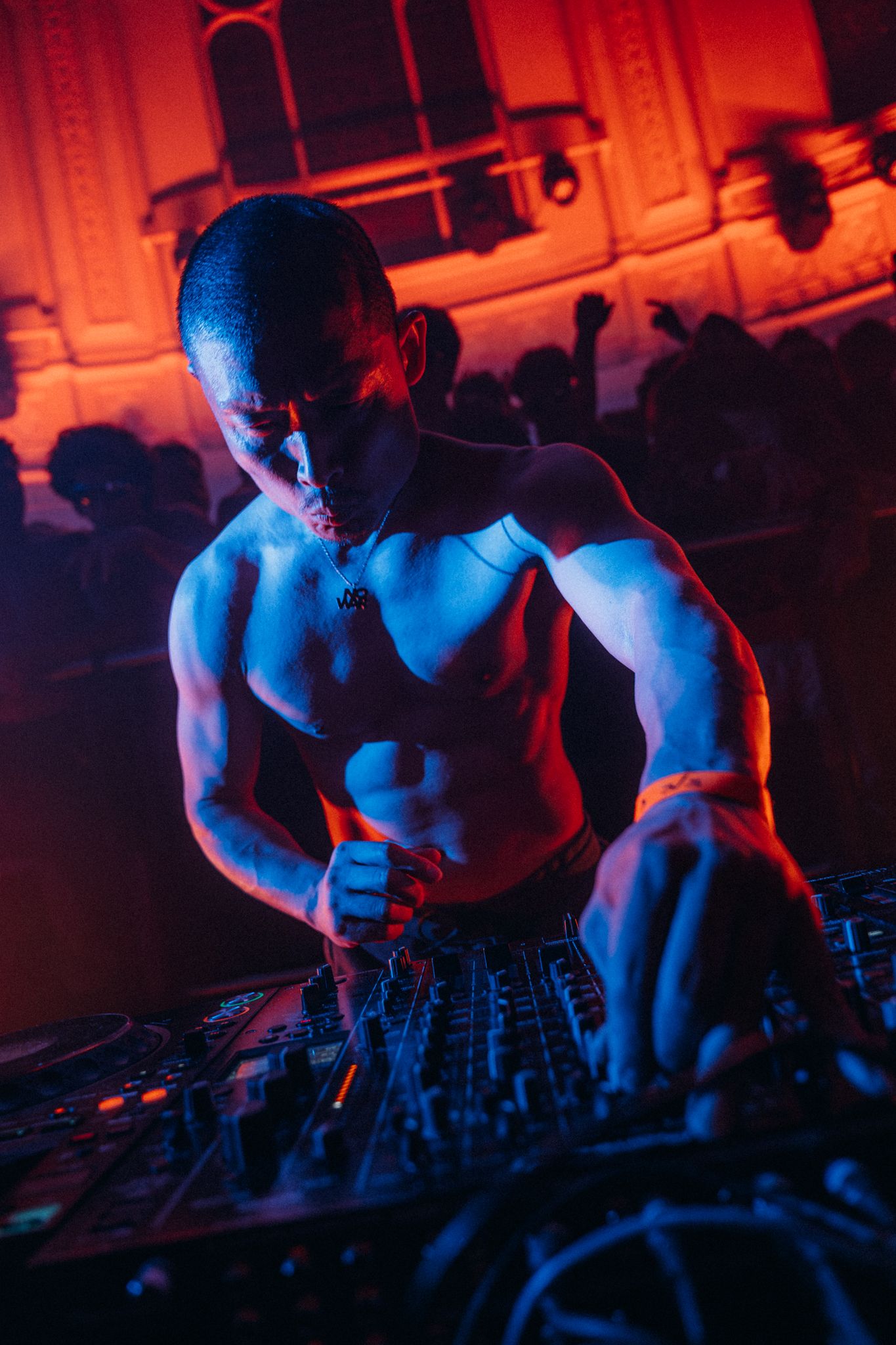 rave nightlife lowlight techno bradamedia