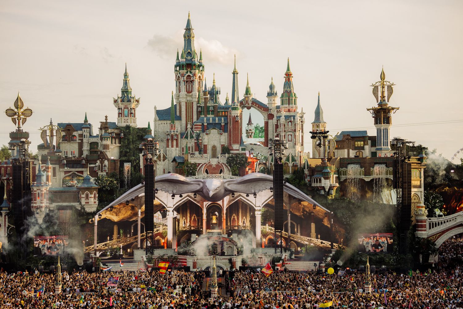 tomorrowland festival edm festival bradamedia