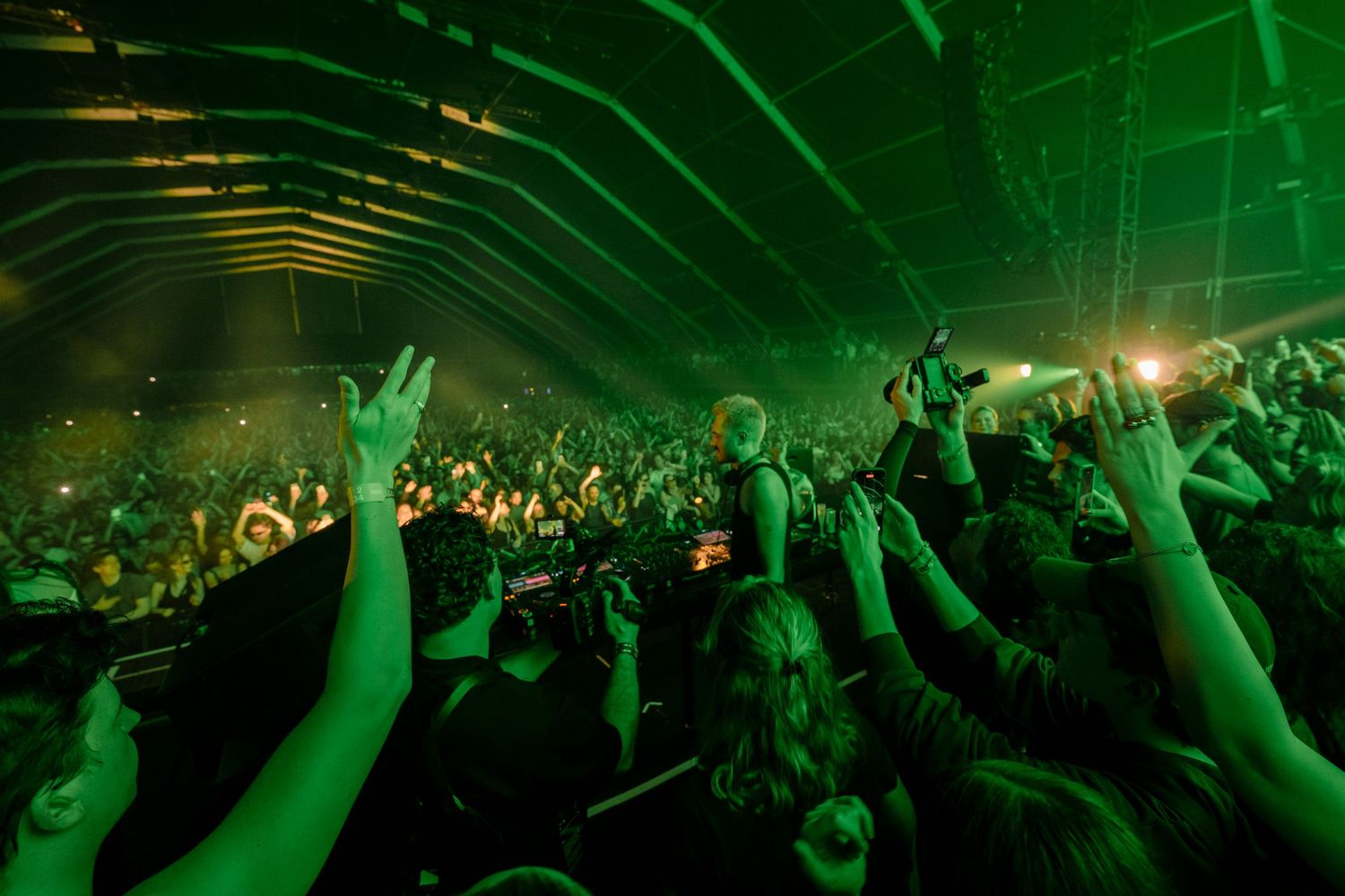 DJ booth mainstage visuals Bradamedia festival atmosphere creative festivalshots