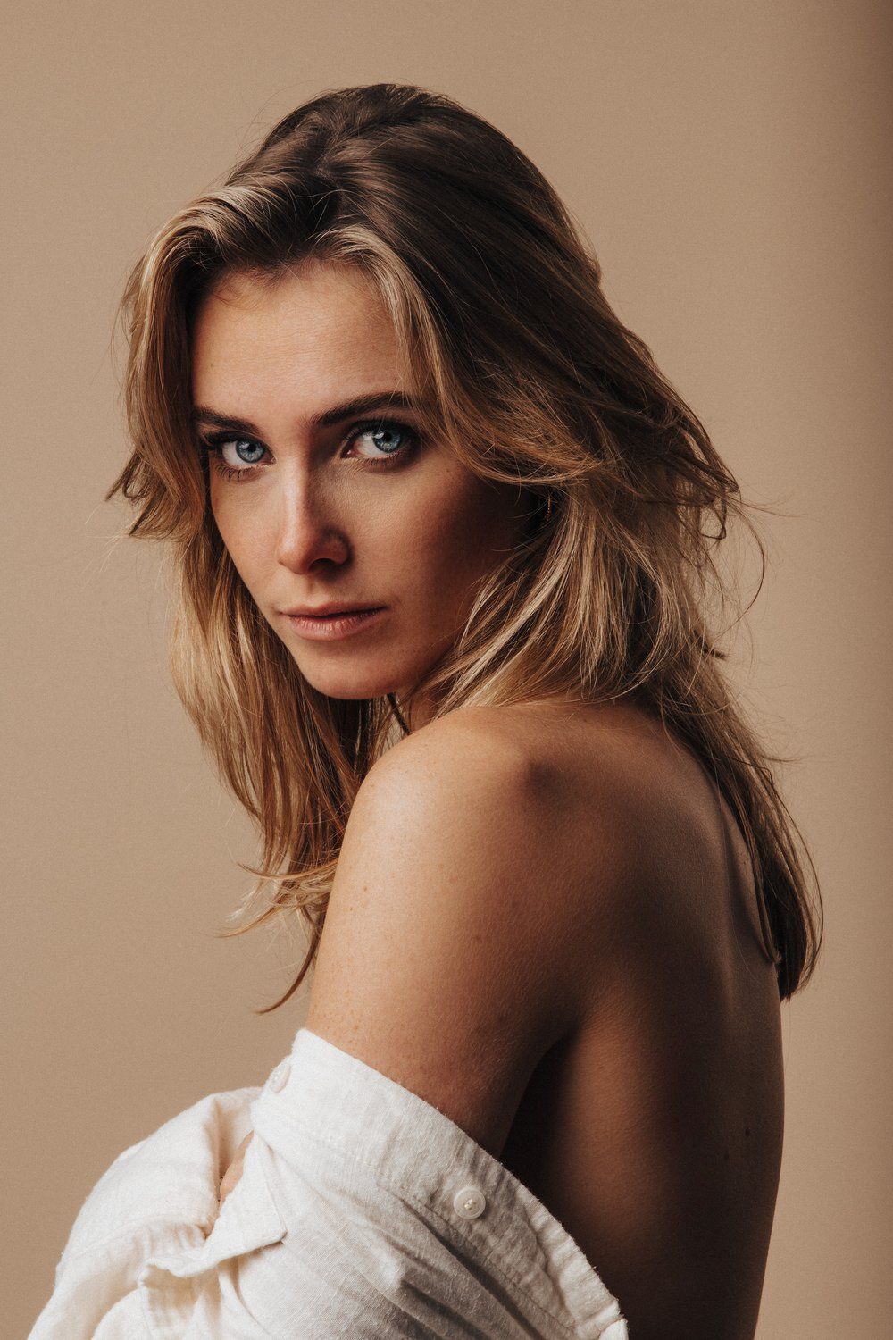 moody portrait Bradamedia rich tonal lighting