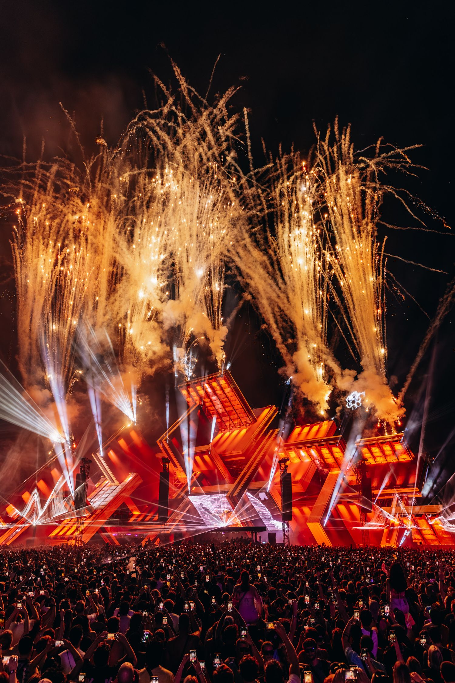 high-energy crowd light installation Bradamedia stage design professional photographer