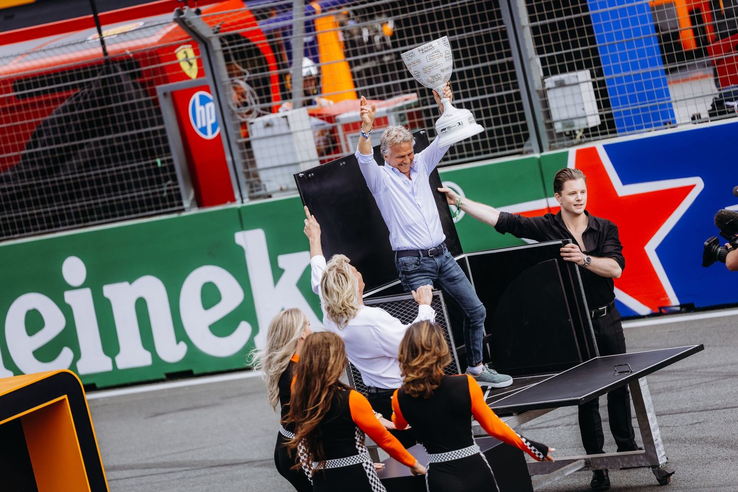 racefoto’s coureurs raceauto’s Bradamedia pitstraat grand prix