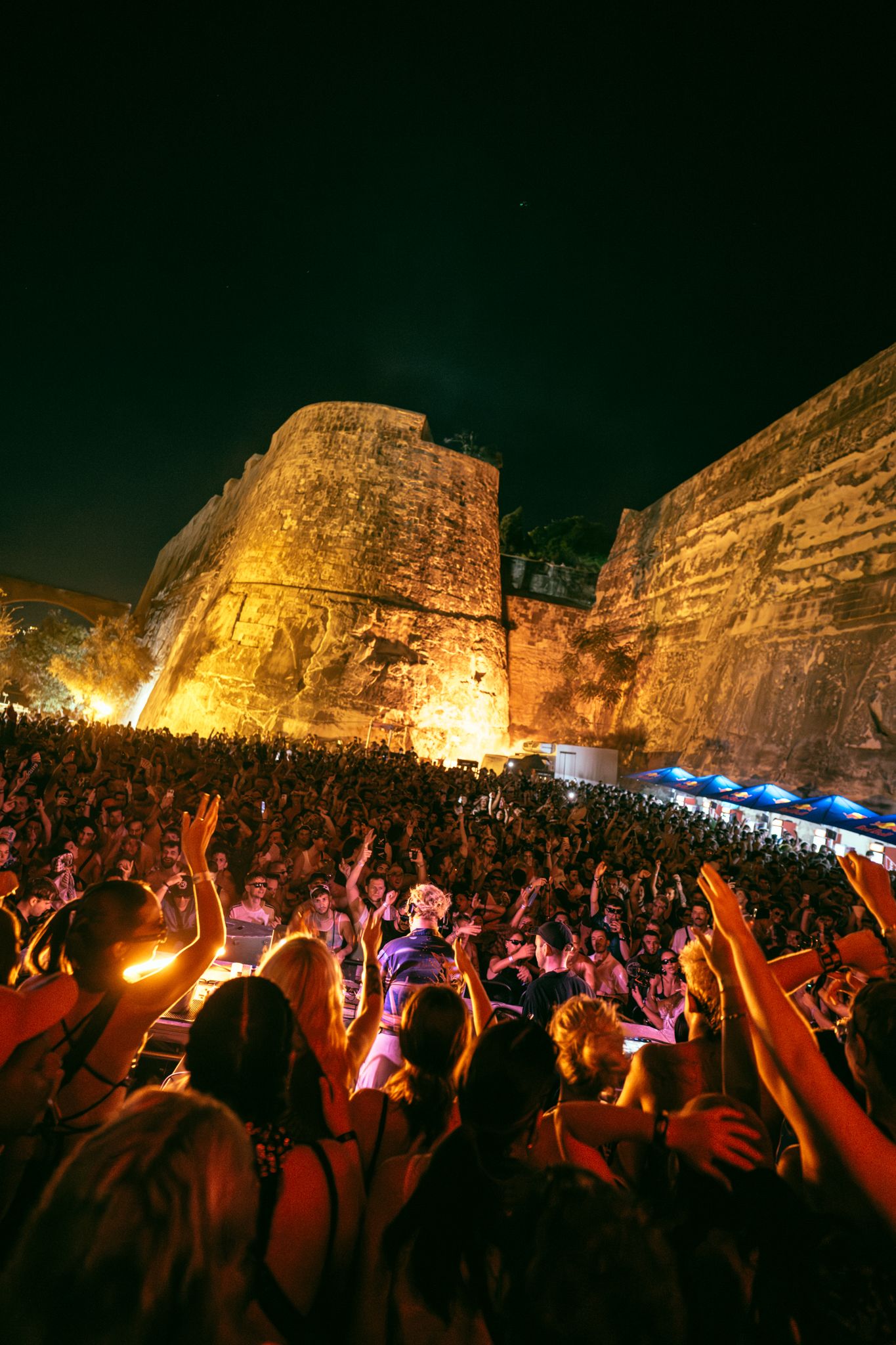 nachtelijke sfeer laser show Bradamedia rave sfeer immersive experience