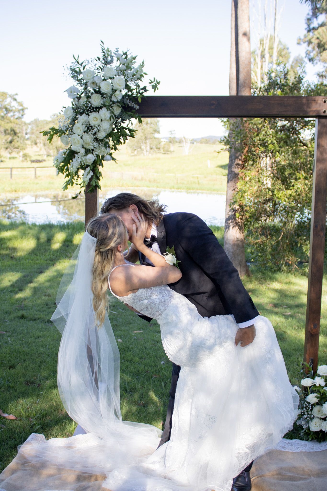 Couple dip kissing at the alter.