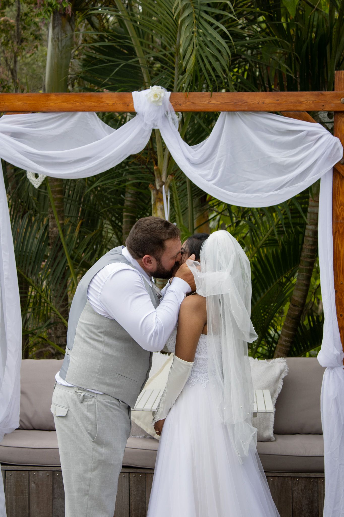 Couple kissing at the alter.