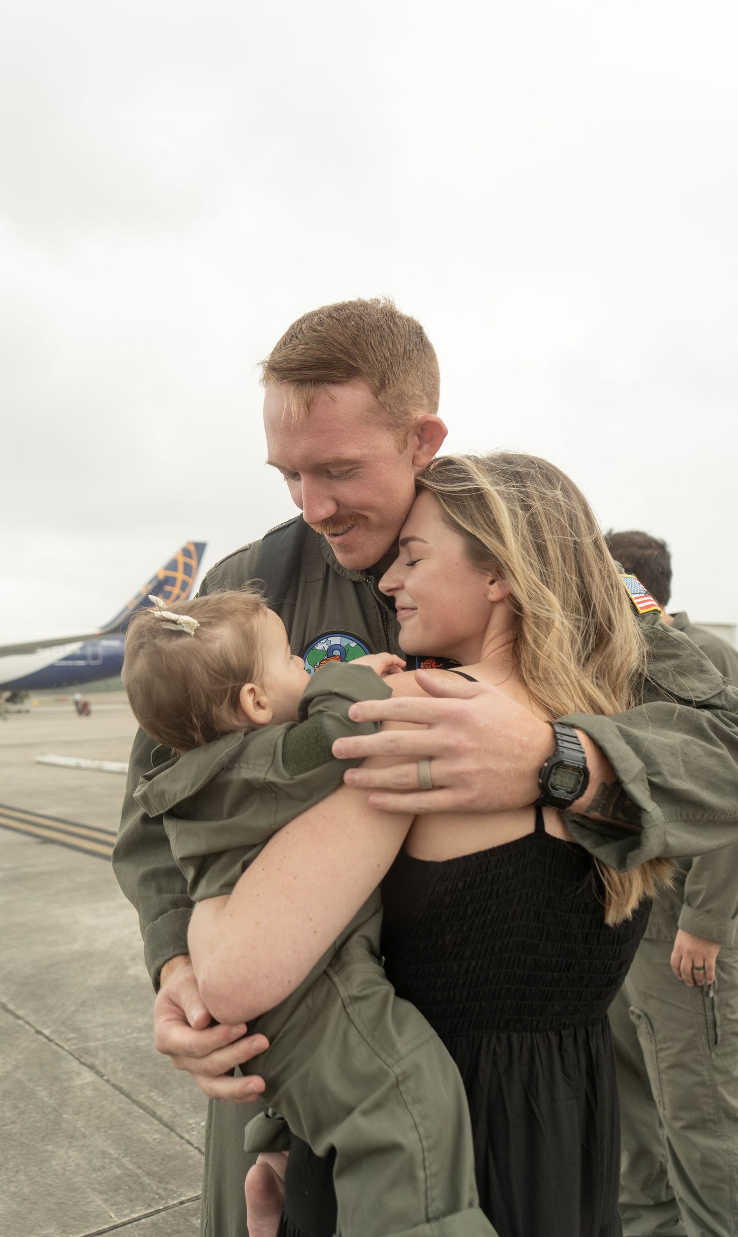 NAS JAX Military Homecoming - Navy Pilot, mom, daughter