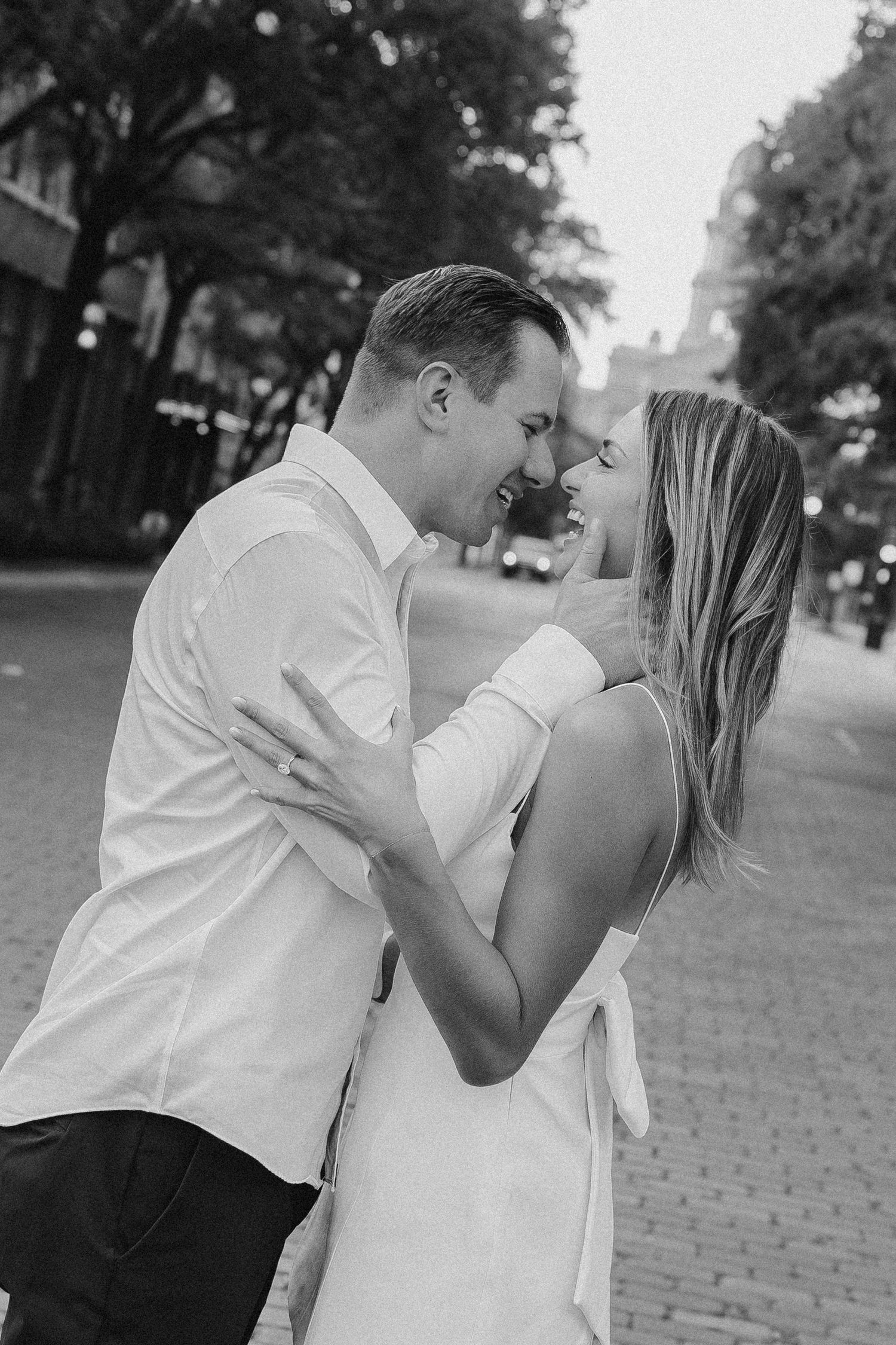 Couples photos downtown fort worth. Engagment photo ideas downtown fort worth