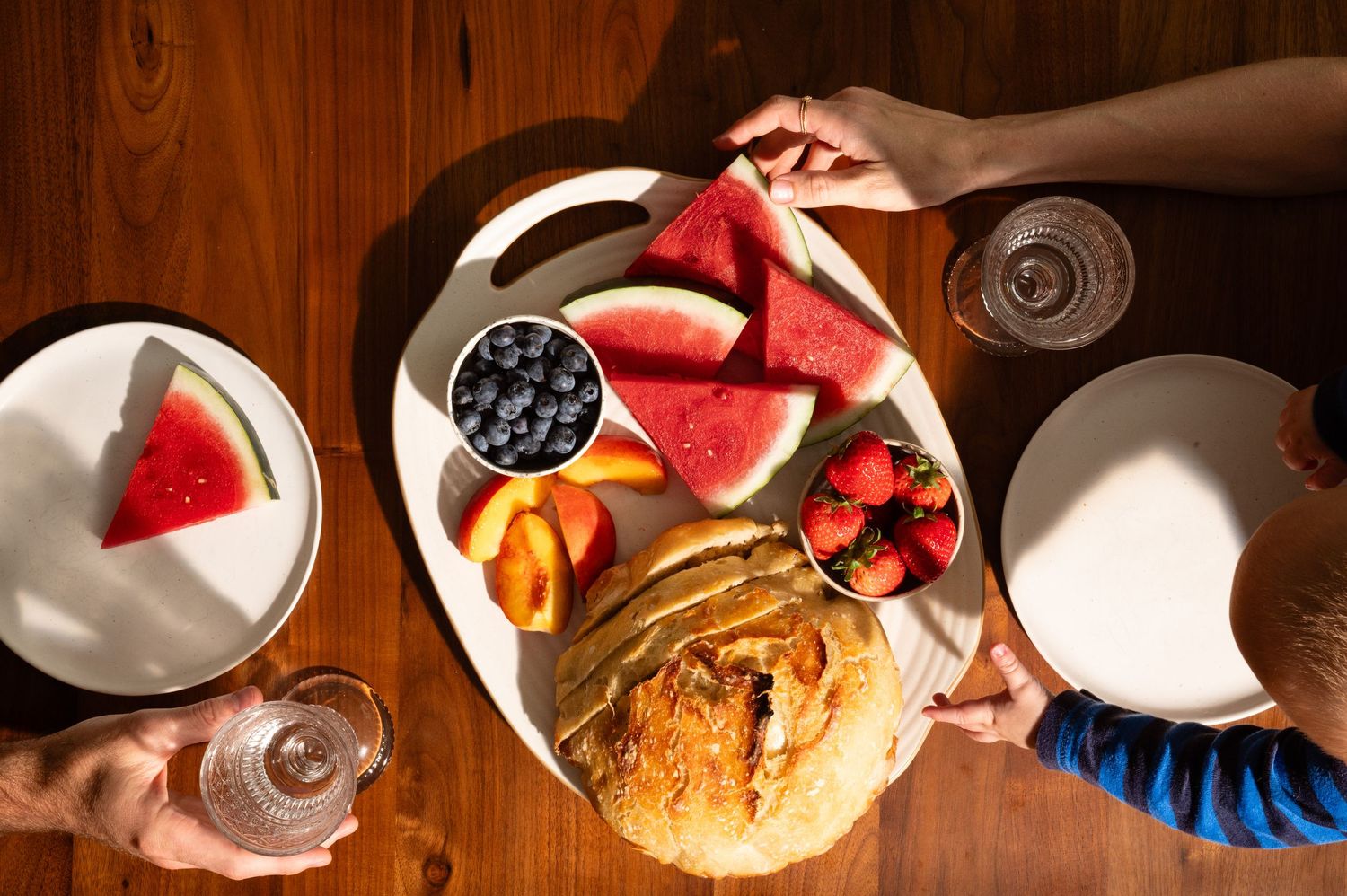 From food made to be shared to family moments you never want to forget, I photograph what brings people together