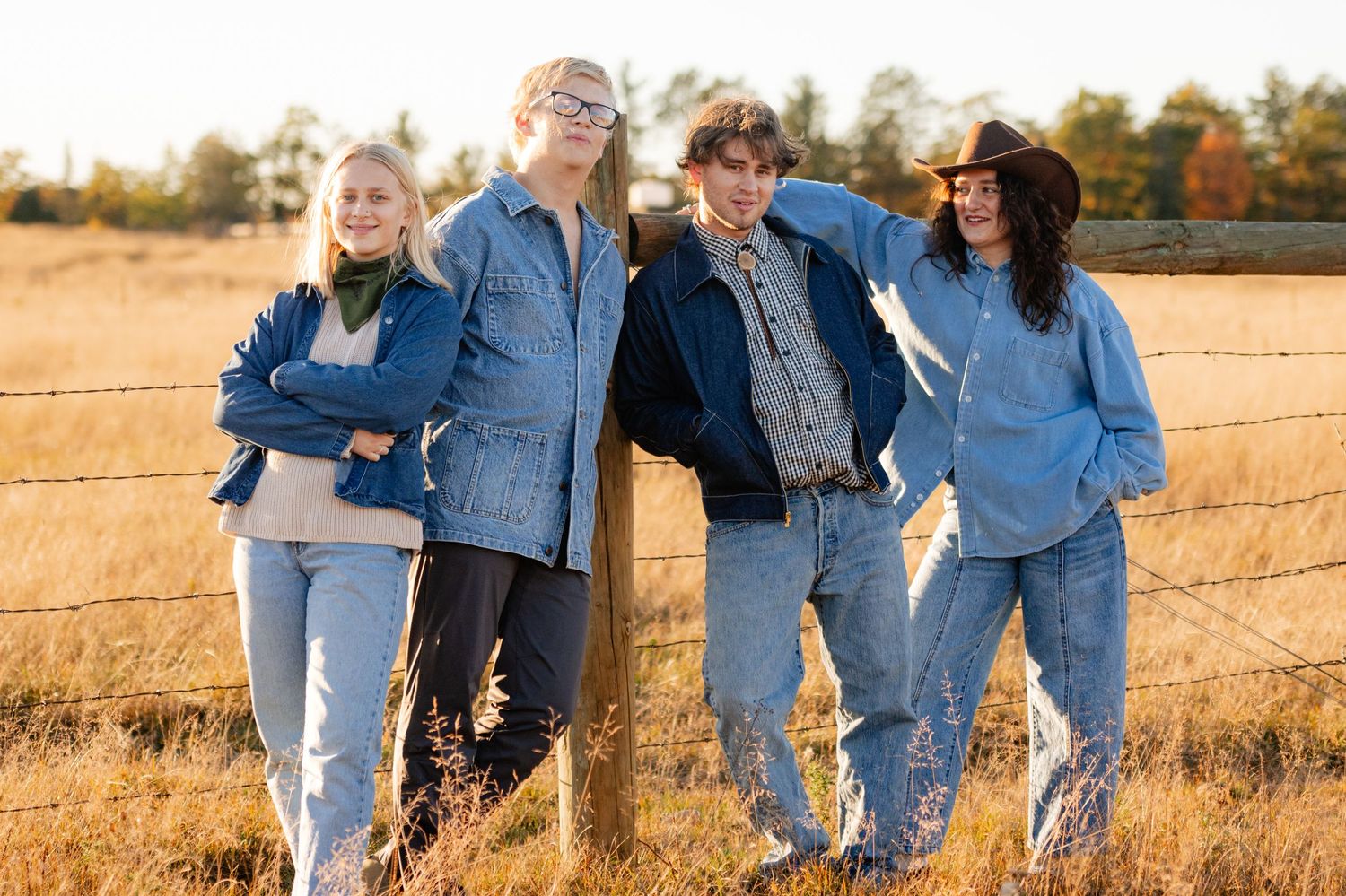 adult children family photos in field, Carlton Minnesota