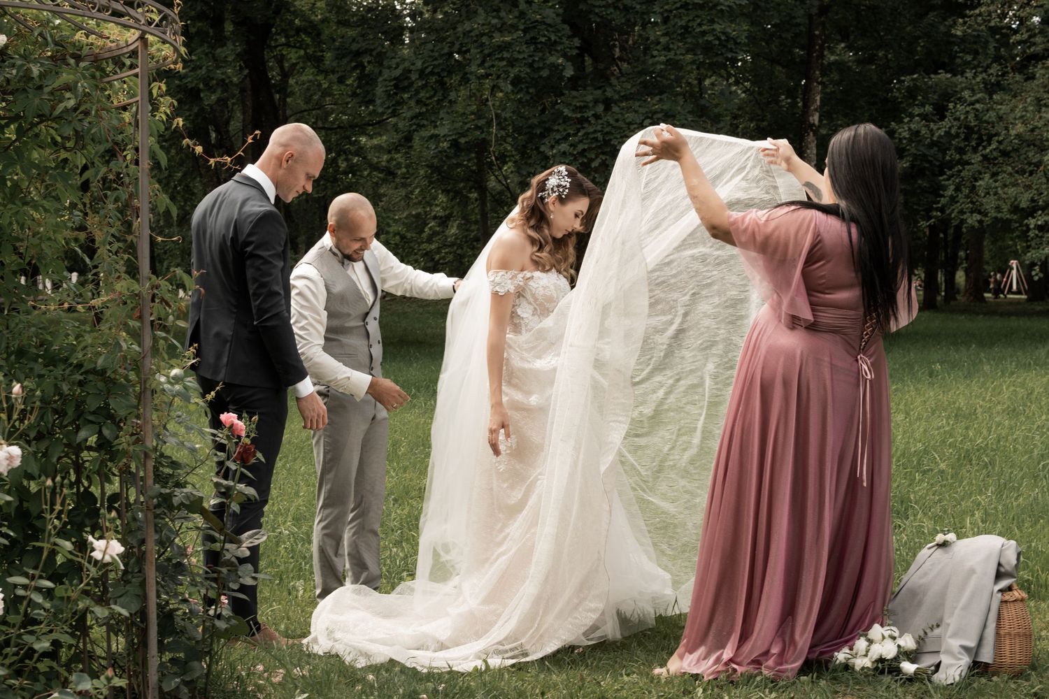 Vestuvių fotografija – tikros emocijos