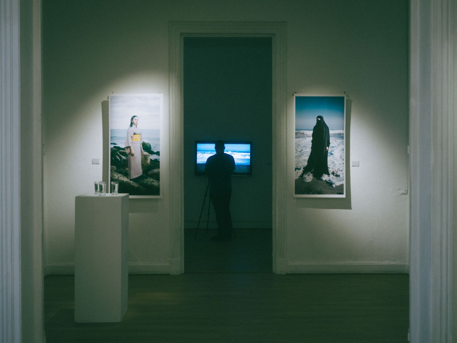 Rui Yasue photographs a woman in an abaya in Japan, questioning national identity, immigration, cultural perception, and exclusion.
