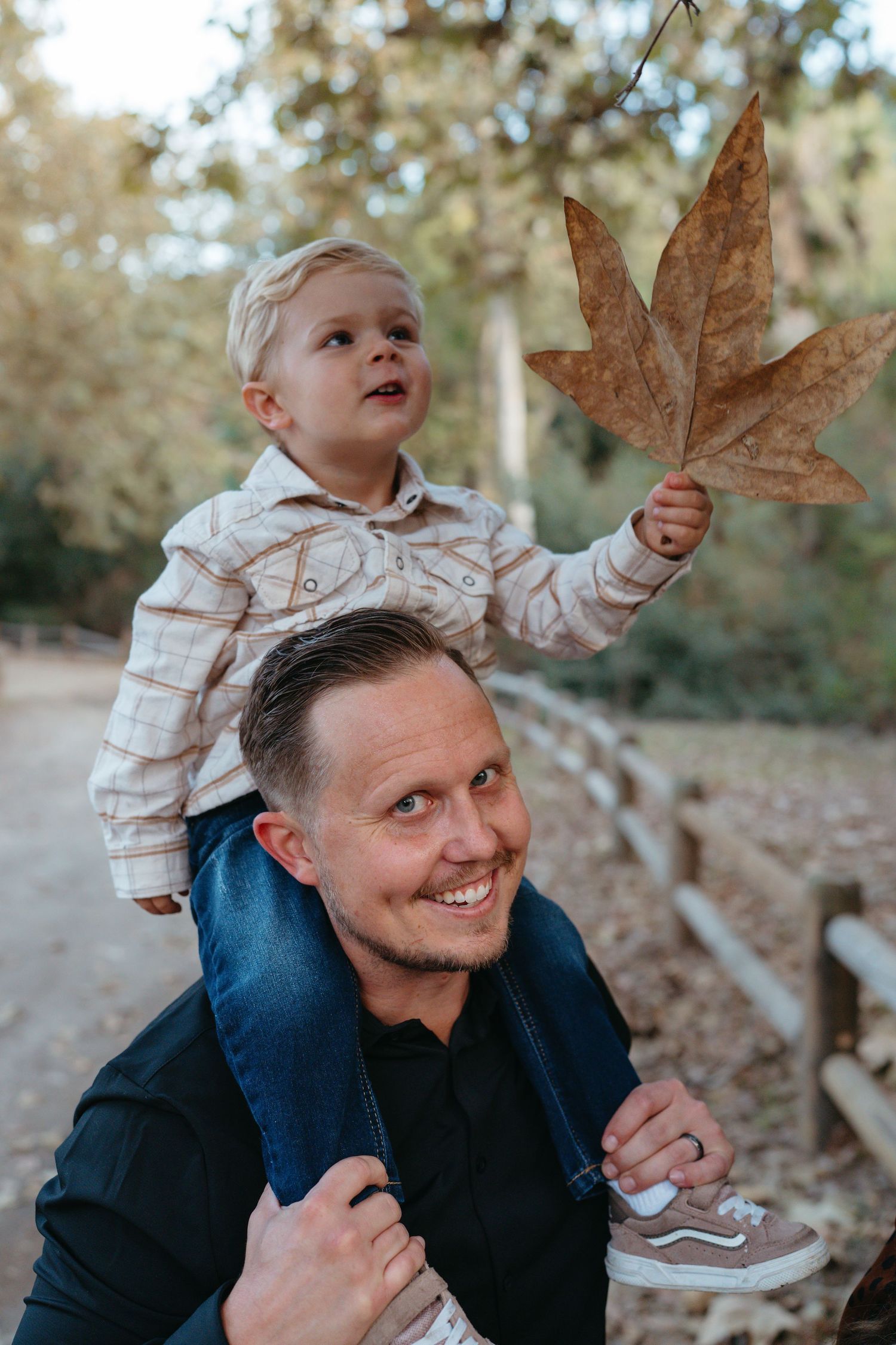 Warm golden hour environmental portrait of a family with children playing in a sunlit field in Southern California by Vince Shewmaker.