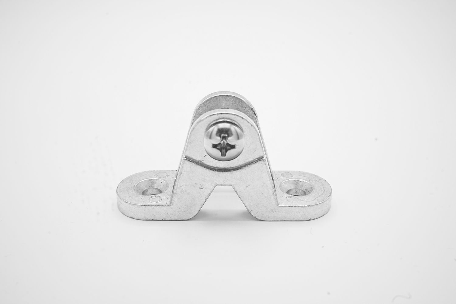 Bracket product photography in lightbox.