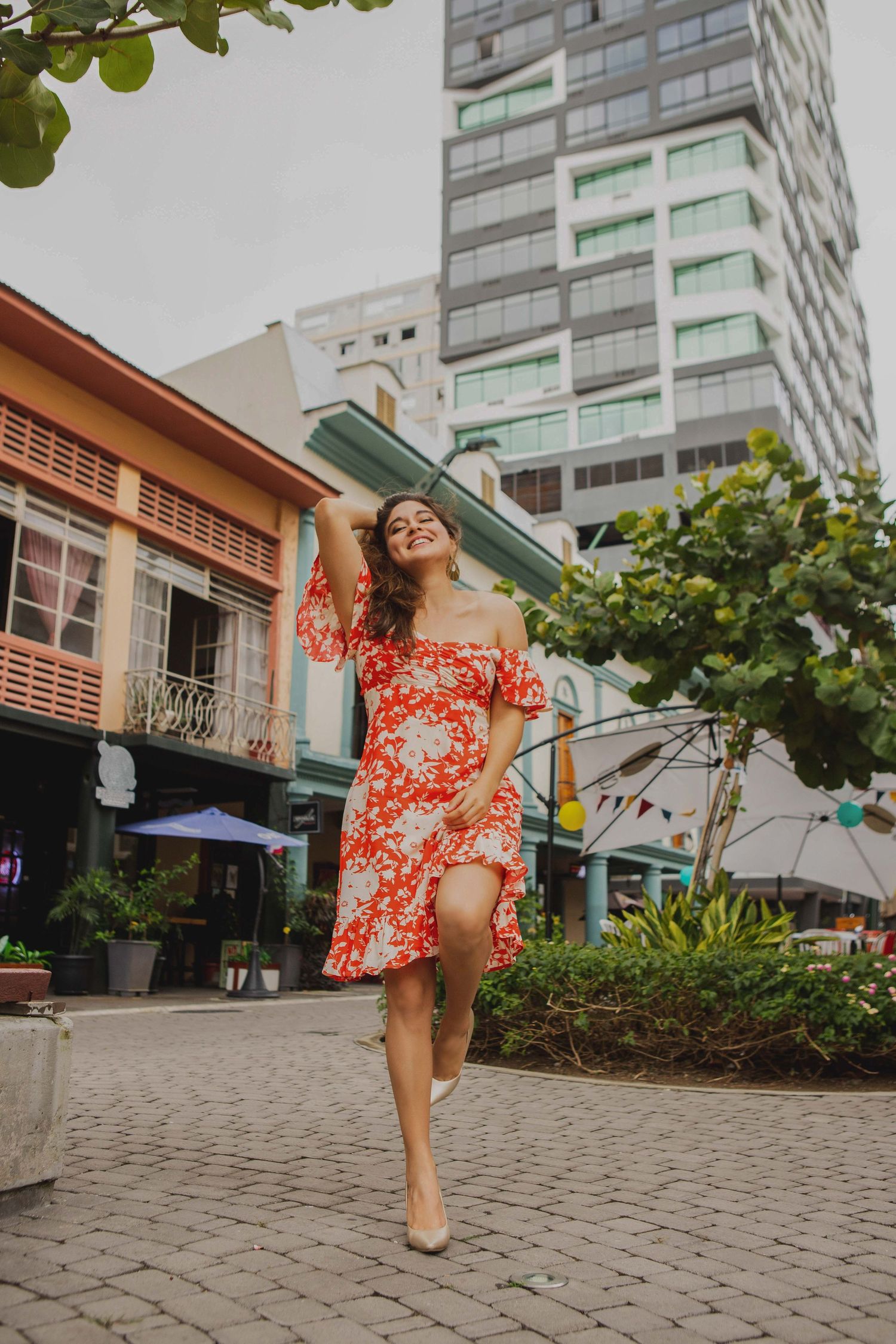 mujer en ciudad