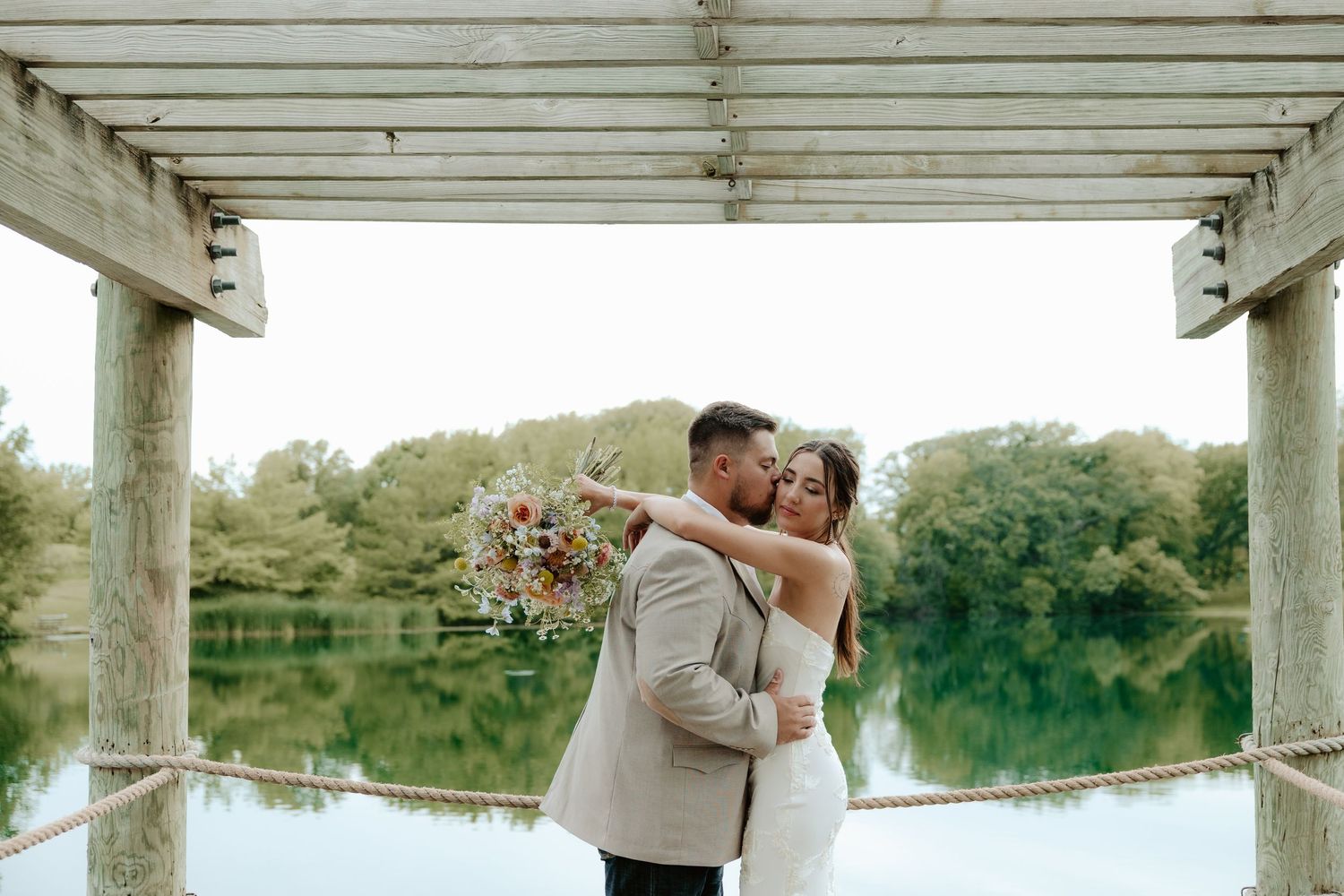 Mallet Lodge sunset wedding photos in Lousville Nebraska. Nebraska wedding photographer.