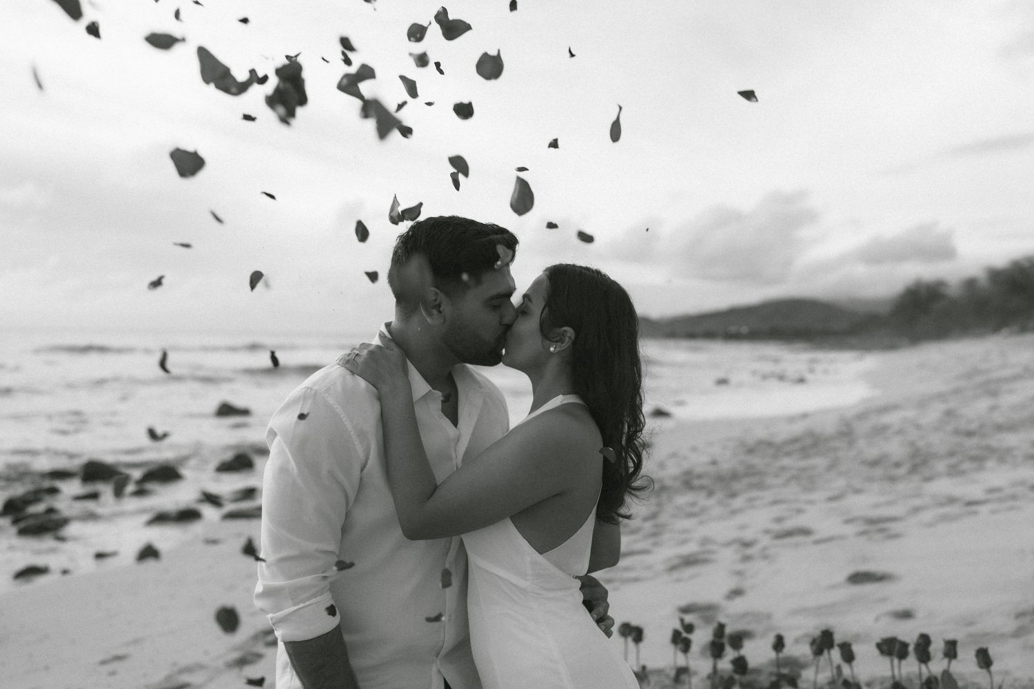 Hawaii Engagement Photoshoot: Capture love in paradise. Book now for a 