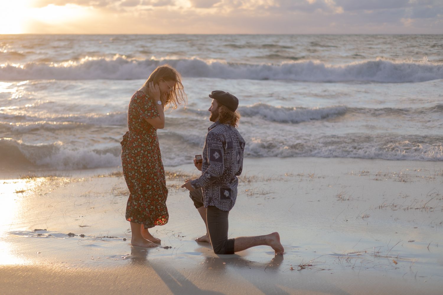 A sunset beach proposal captured in a series of romantic photos. Perth proposal photoshoot, fremantle couples