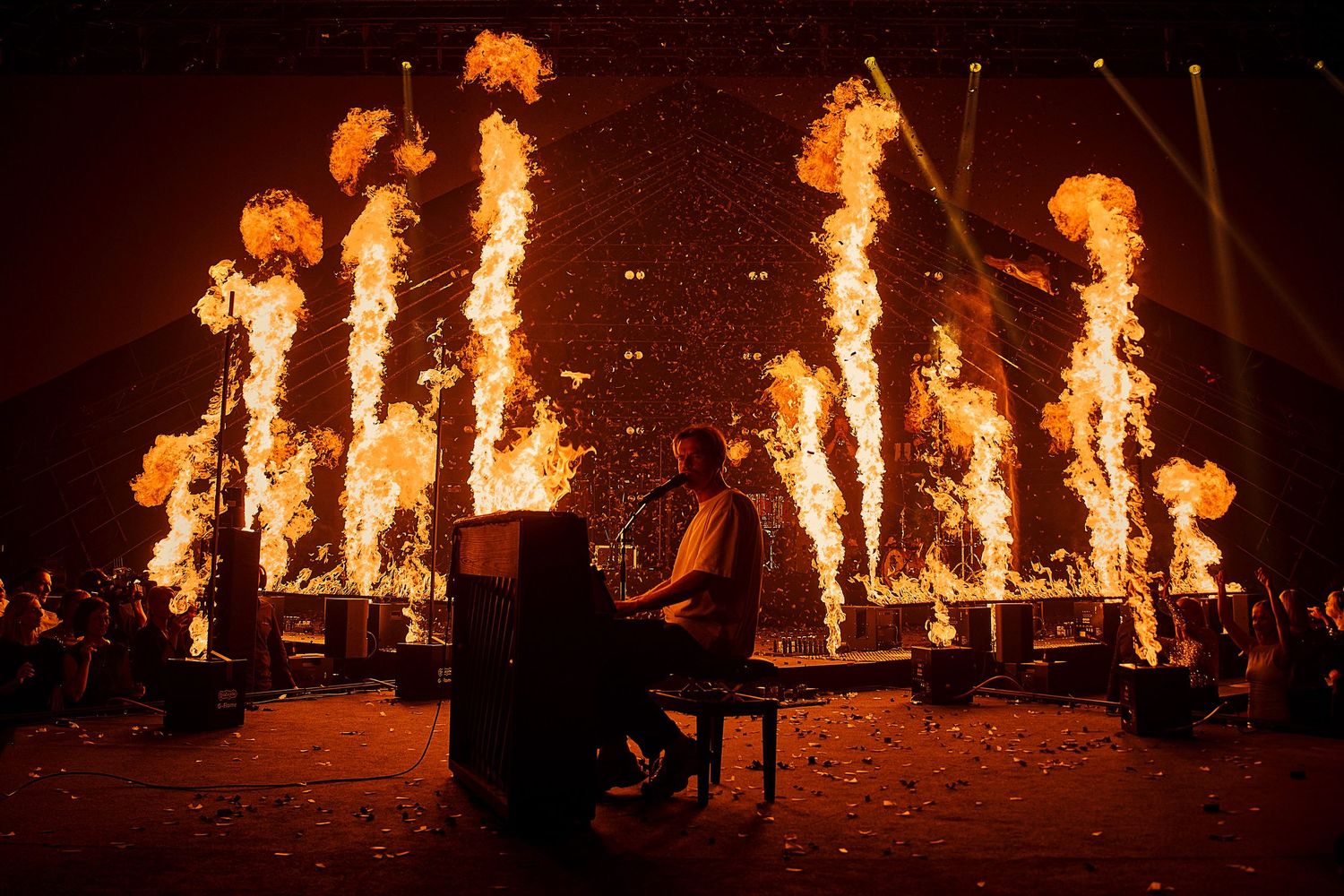 SFX, flames, confetti, NOËP, NOEP