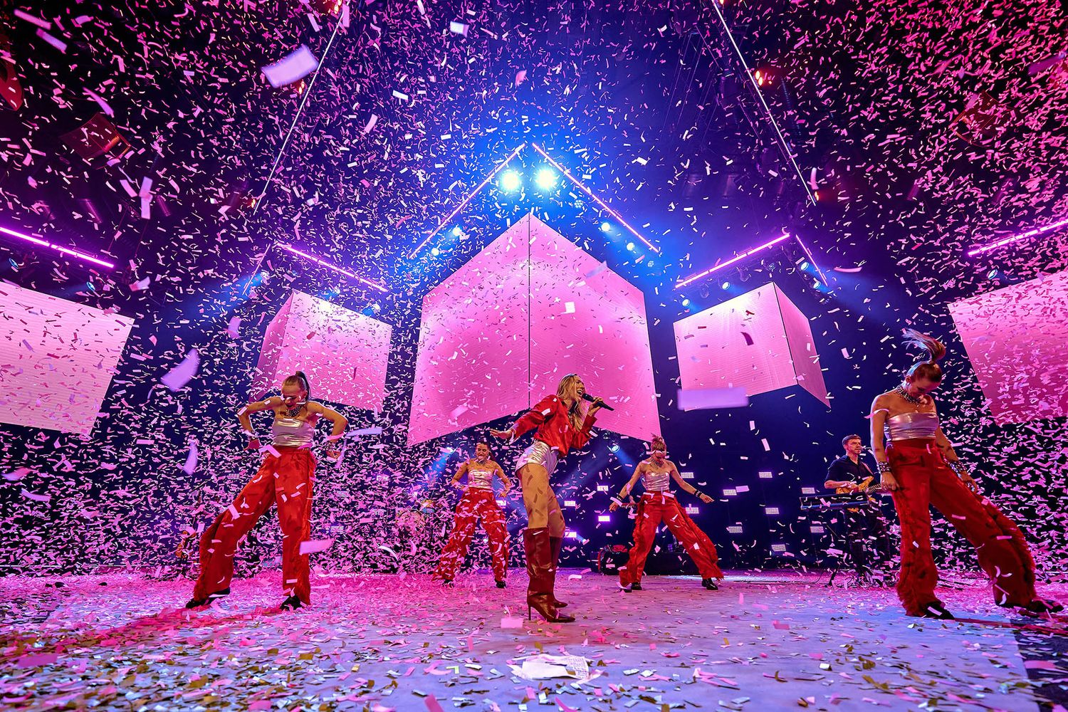 SFX, confetti, Liis Lemsalu