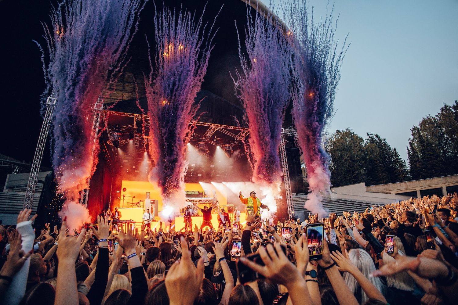 pyrotechnics, smoke mine